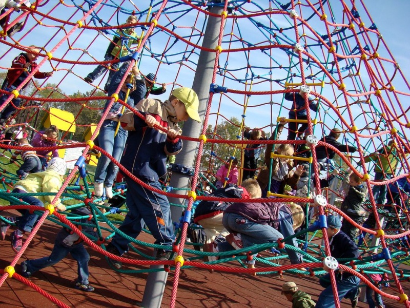 Zdjęcie w galerii na portalu naszwodzislaw.com: Tłumy sześciolatków na otwarciu Glinioka wiadomości z regionu