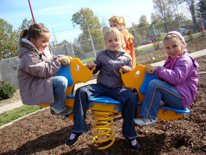 Zdjęcie w galerii na portalu naszwodzislaw.com: Tłumy sześciolatków na otwarciu Glinioka wiadomości z regionu