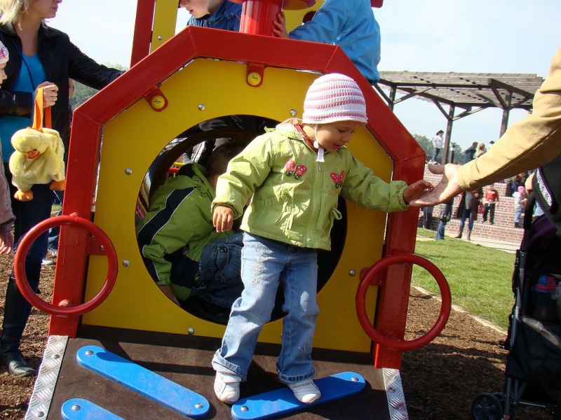 Zdjęcie w galerii na portalu naszwodzislaw.com: Tłumy sześciolatków na otwarciu Glinioka wiadomości z regionu