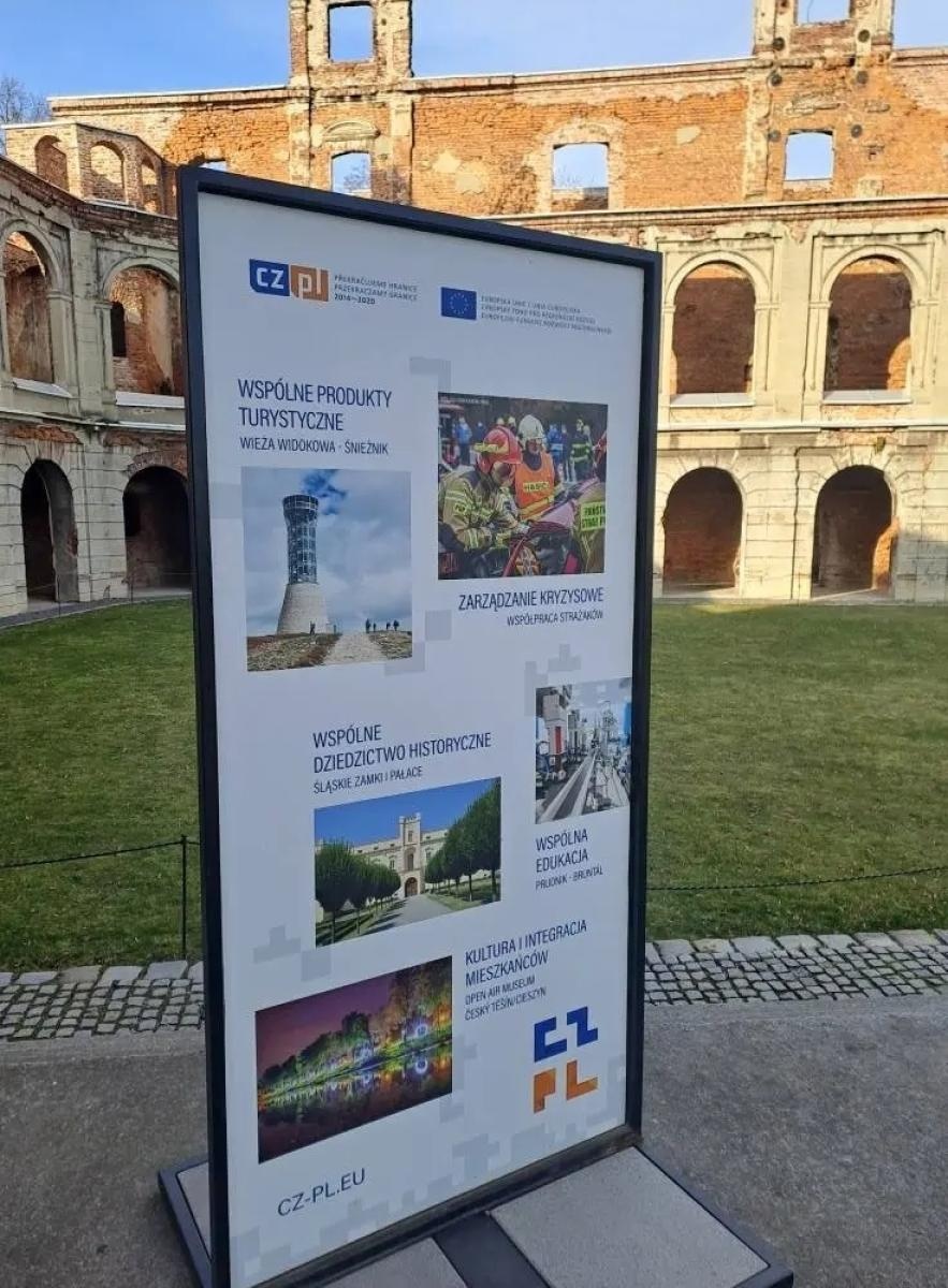 Zdjęcie w galerii na portalu naszwodzislaw.com: Patrz, jak nadchodzi wiosna z wieży w Tworkowie wiadomości z regionu