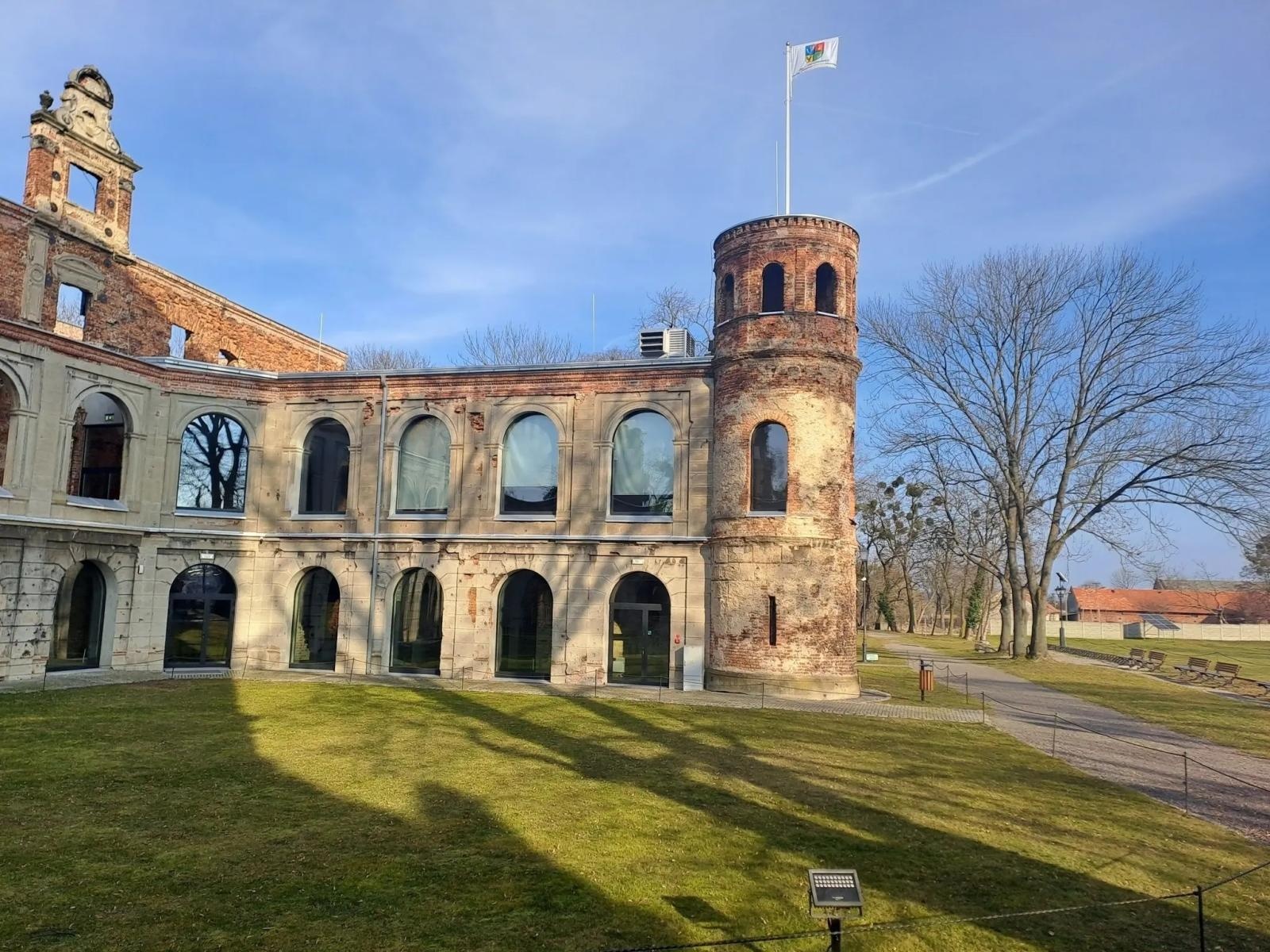 Zdjęcie w galerii na portalu naszwodzislaw.com: Patrz, jak nadchodzi wiosna z wieży w Tworkowie wiadomości z regionu