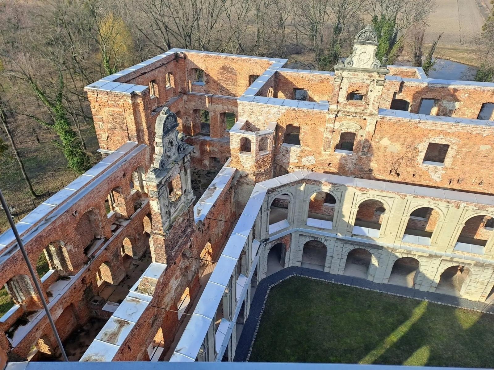 Zdjęcie w galerii na portalu naszwodzislaw.com: Patrz, jak nadchodzi wiosna z wieży w Tworkowie wiadomości z regionu