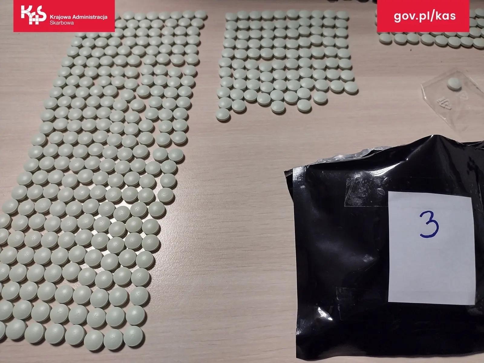 Zdjęcie w galerii na portalu naszwodzislaw.com: KAS wykryła oksykodon ukryty w kierownicy. Pomogli Kodi i spektrometr wiadomości z regionu