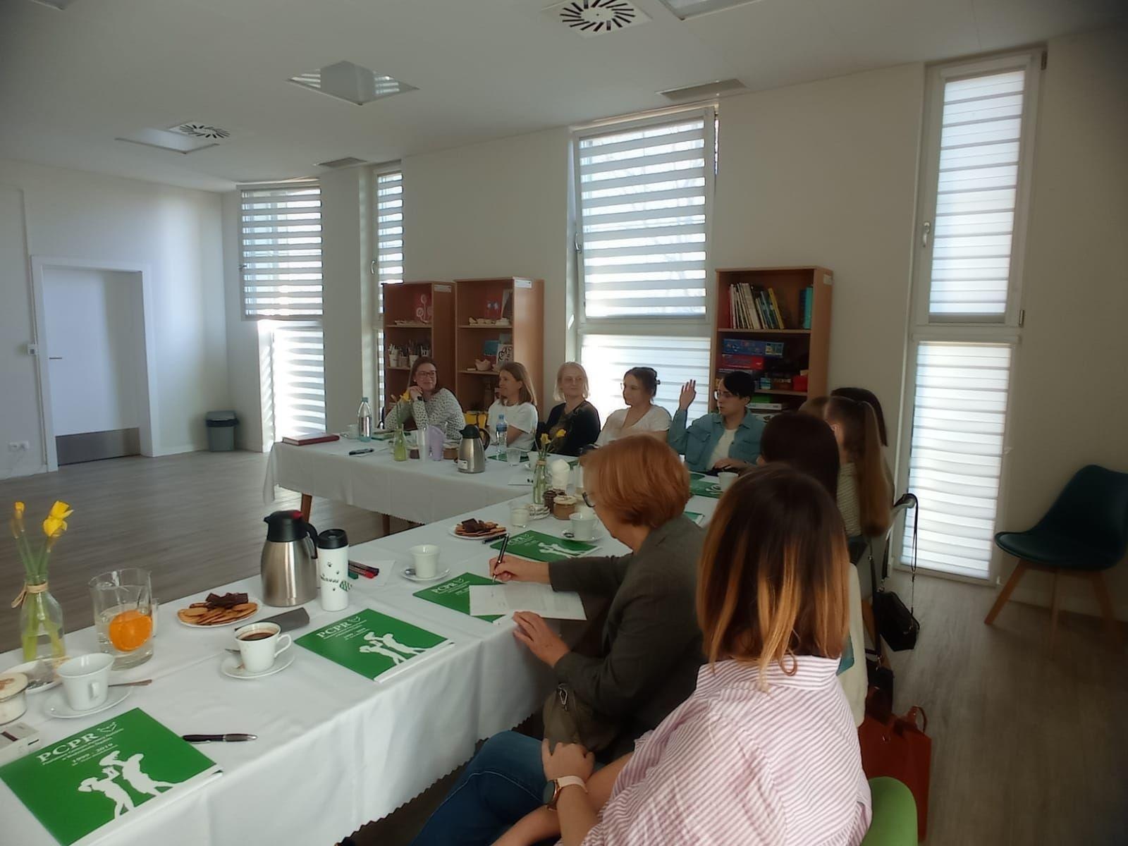 Zdjęcie w galerii na portalu naszwodzislaw.com: Dyskutowali, jak pomagać dzieciom i rodzinom w kryzysie wiadomości z regionu