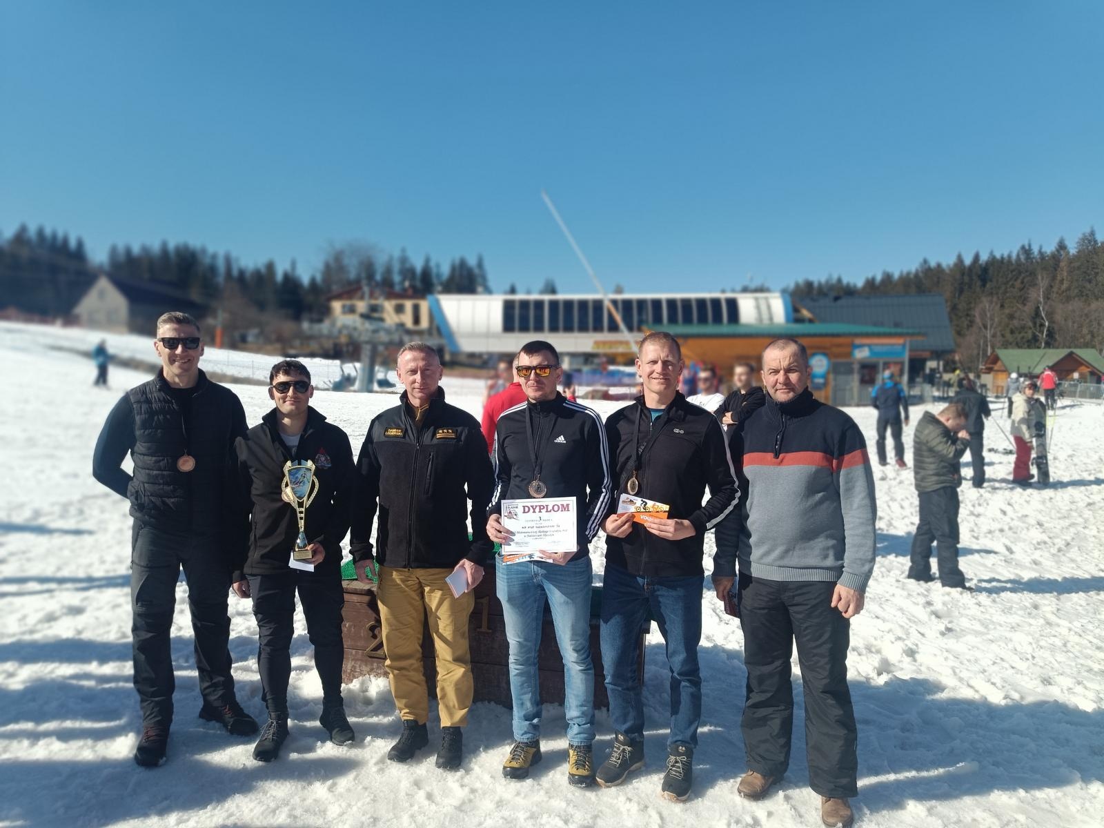 Zdjęcie w galerii na portalu naszwodzislaw.com: Strażacy z Wodzisławia Śląskiego na podium mistrzostw Śląska w narciarstwie alpejskim wiadomości z regionu