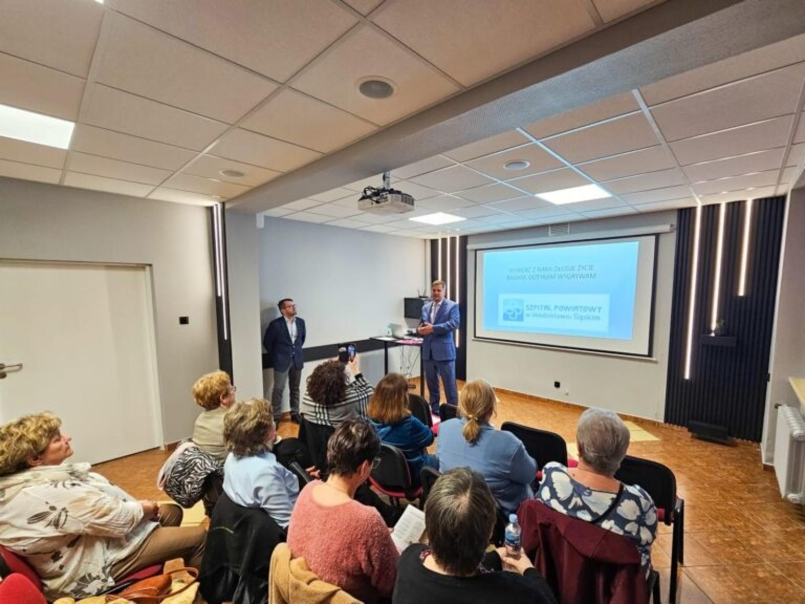 Zdjęcie w galerii na portalu naszwodzislaw.com: Profilaktyka raka piersi i nie tylko. Pierwsze spotkanie cyklu za nami wiadomości z regionu