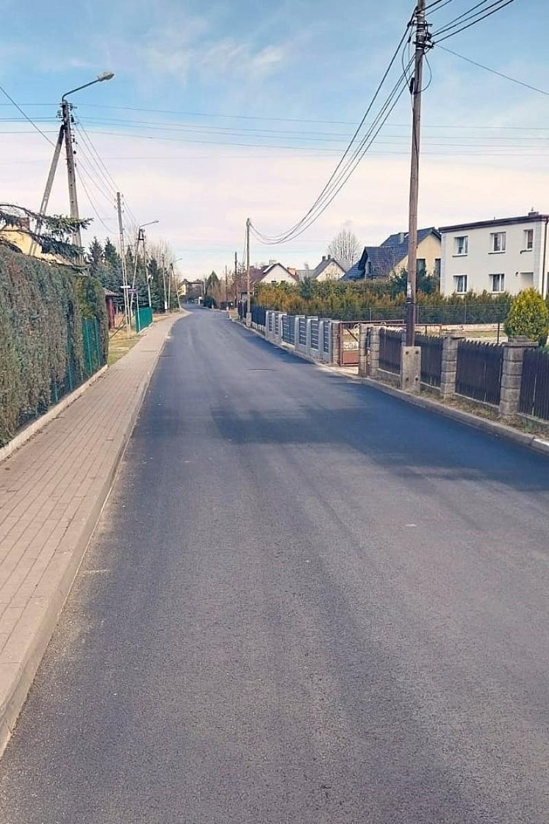 Zdjęcie w galerii na portalu naszwodzislaw.com: Ulica Borowicka w Gołkowicach po remoncie wiadomości z regionu