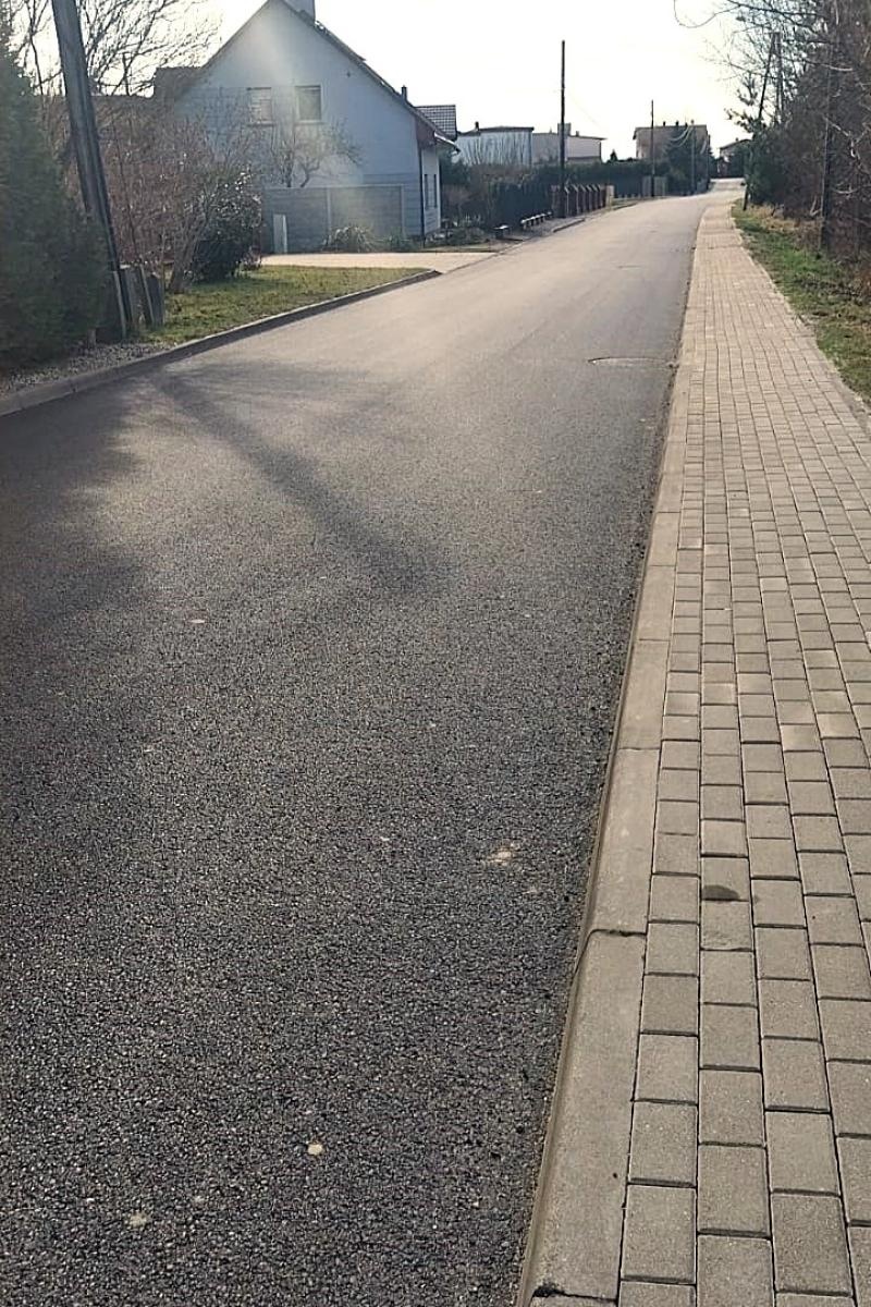 Zdjęcie w galerii na portalu naszwodzislaw.com: Ulica Borowicka w Gołkowicach po remoncie wiadomości z regionu