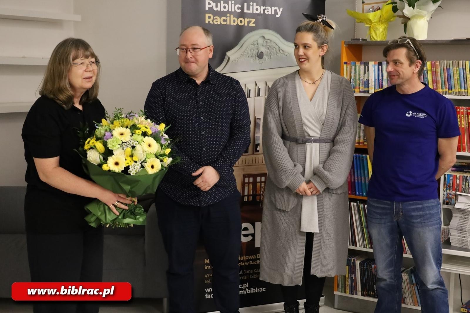 Zdjęcie w galerii na portalu naszwodzislaw.com: 20 lat FOTONU w bibliotece wiadomości z regionu
