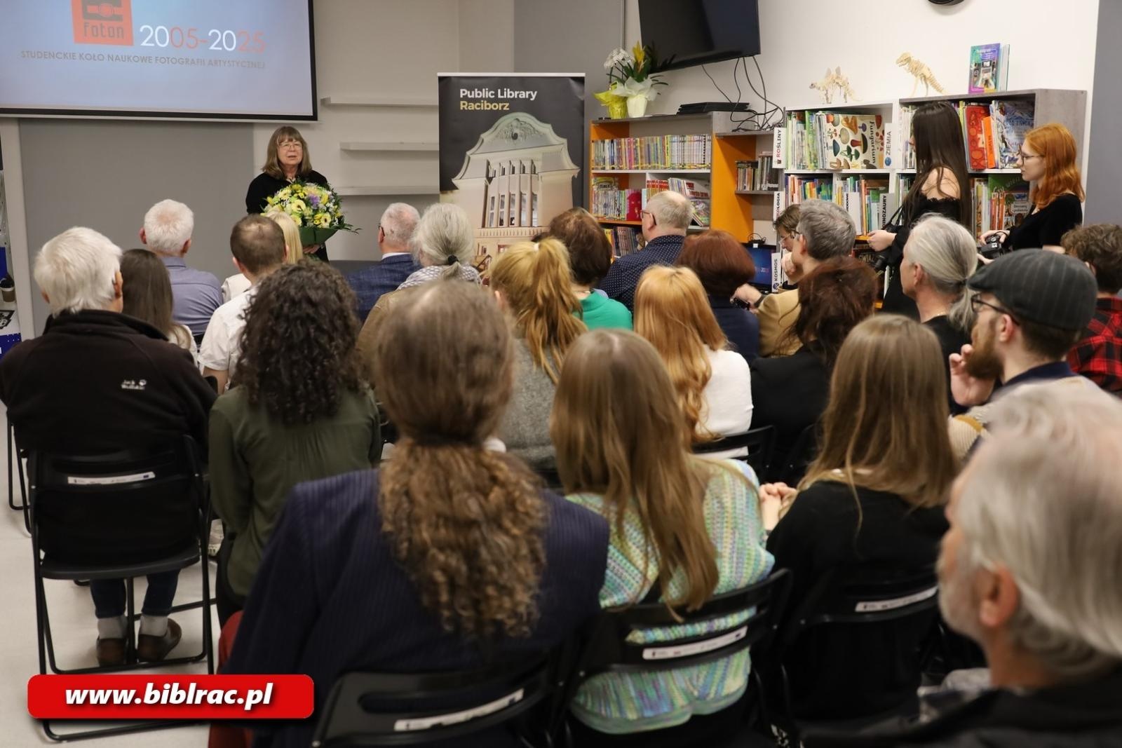 Zdjęcie w galerii na portalu naszwodzislaw.com: 20 lat FOTONU w bibliotece wiadomości z regionu