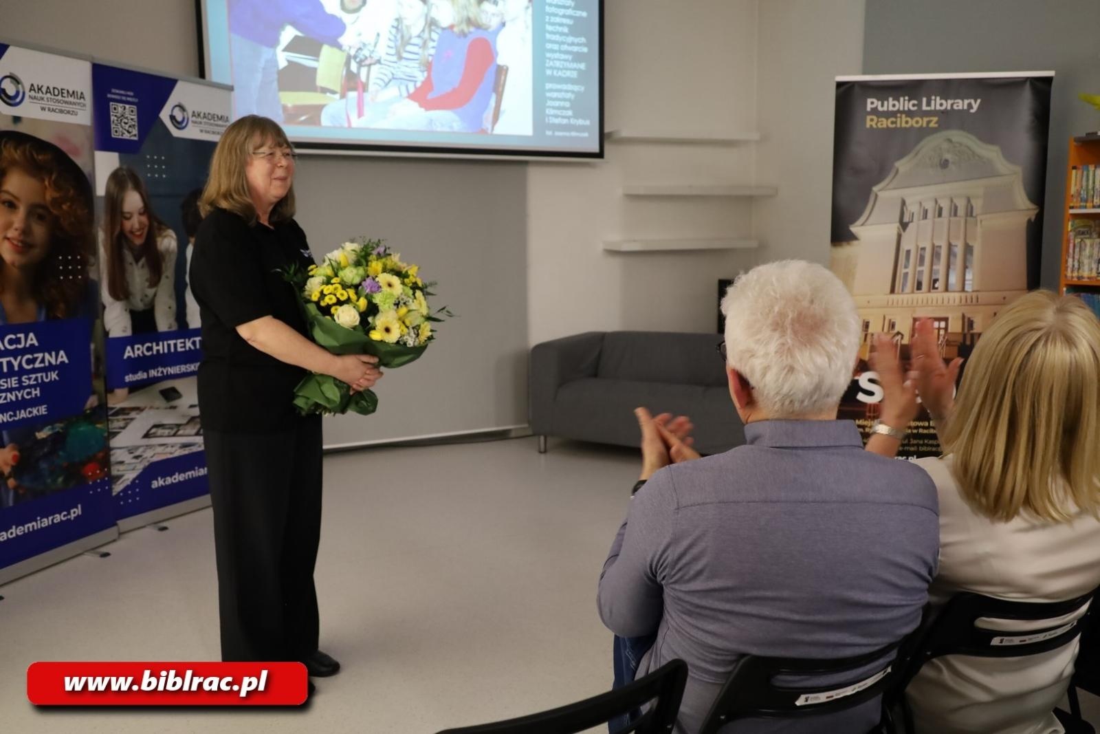 Zdjęcie w galerii na portalu naszwodzislaw.com: 20 lat FOTONU w bibliotece wiadomości z regionu