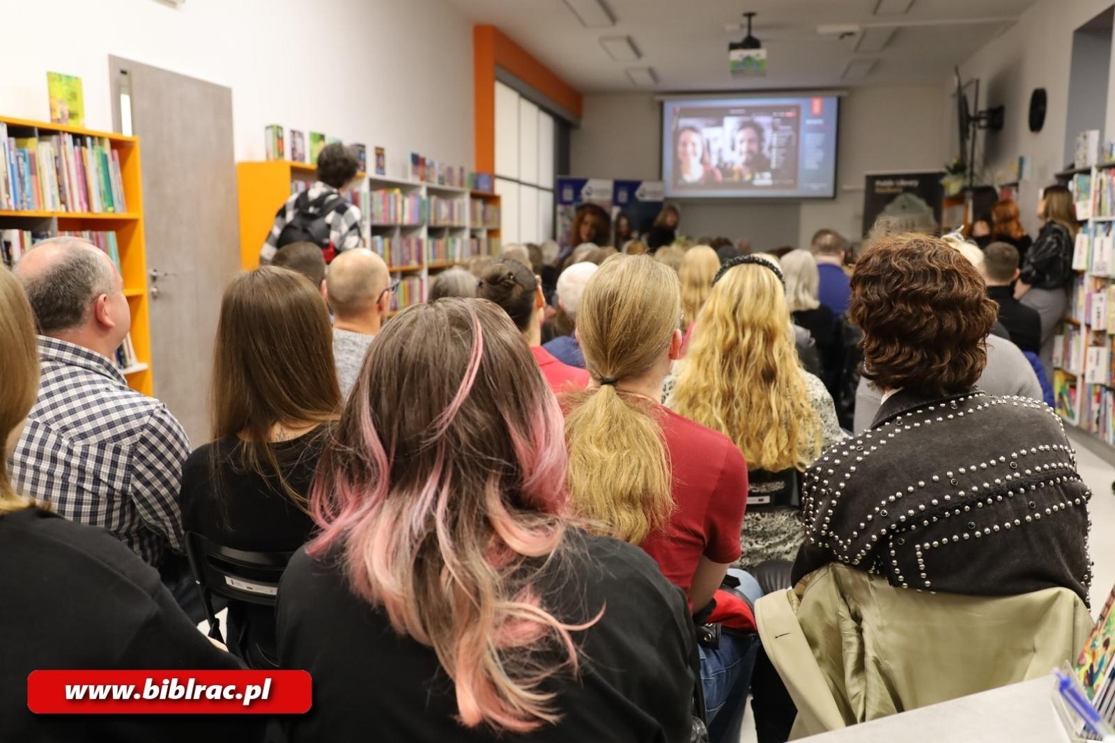Zdjęcie w galerii na portalu naszwodzislaw.com: 20 lat FOTONU w bibliotece wiadomości z regionu
