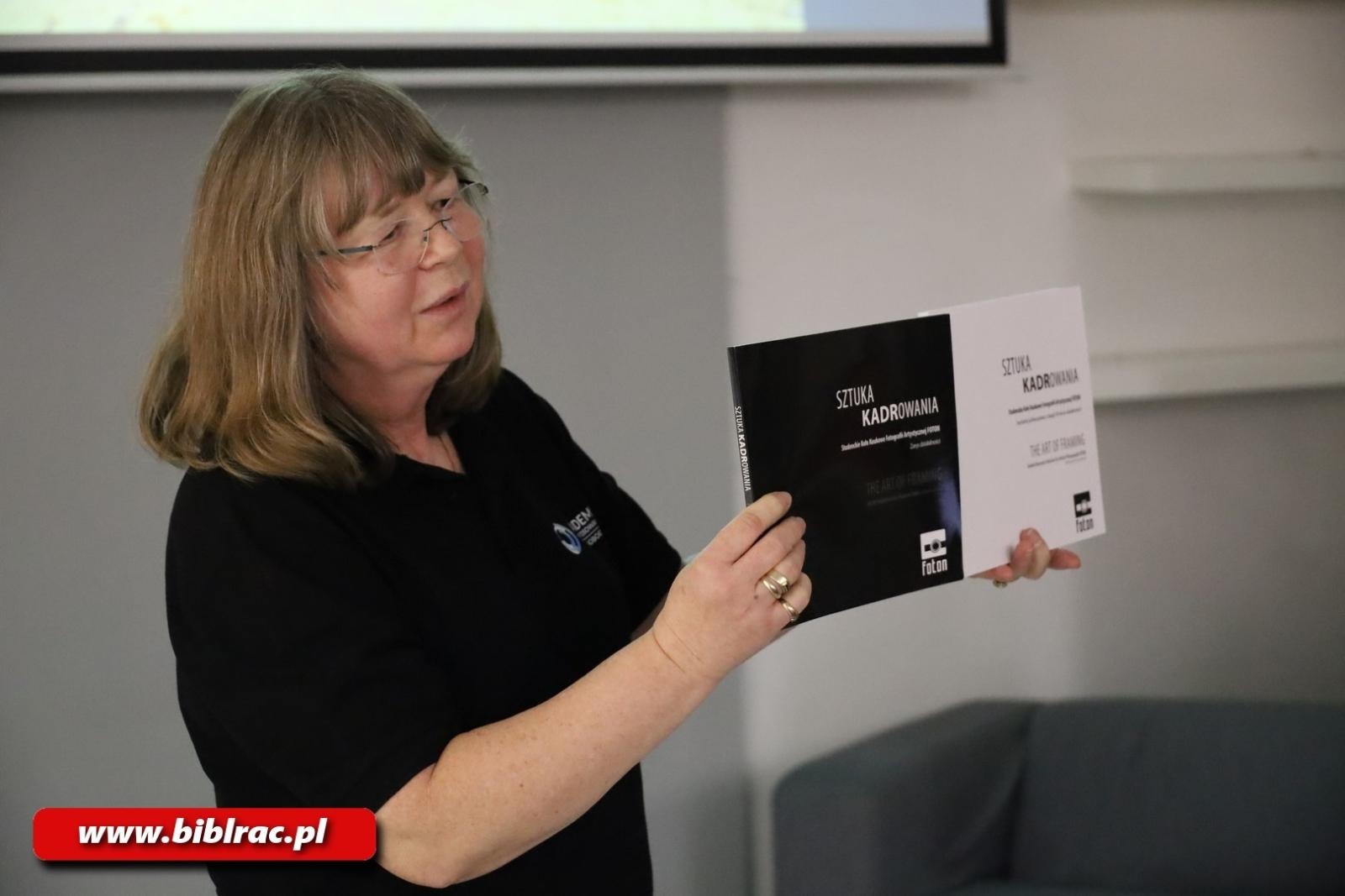 Zdjęcie w galerii na portalu naszwodzislaw.com: 20 lat FOTONU w bibliotece wiadomości z regionu