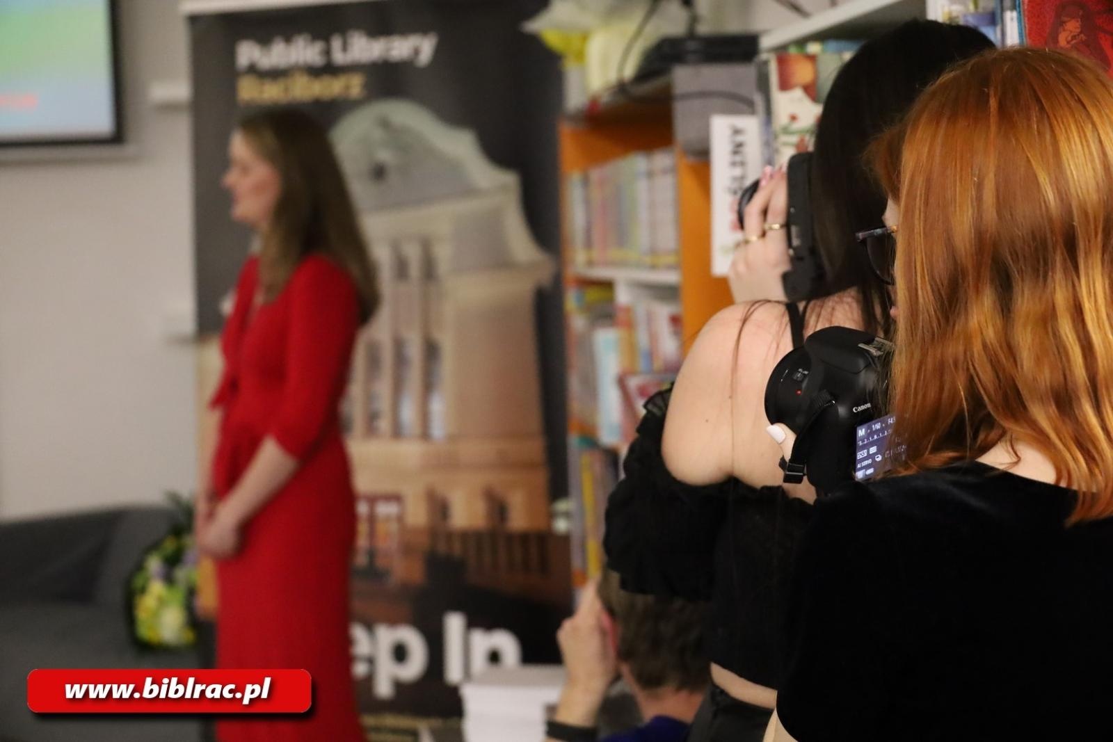 Zdjęcie w galerii na portalu naszwodzislaw.com: 20 lat FOTONU w bibliotece wiadomości z regionu