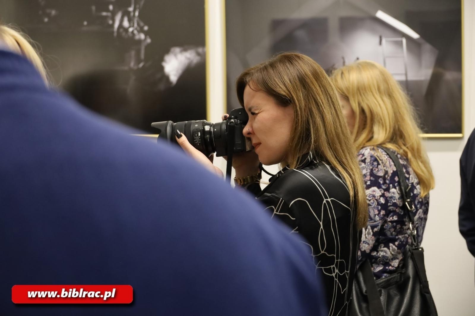 Zdjęcie w galerii na portalu naszwodzislaw.com: 20 lat FOTONU w bibliotece wiadomości z regionu