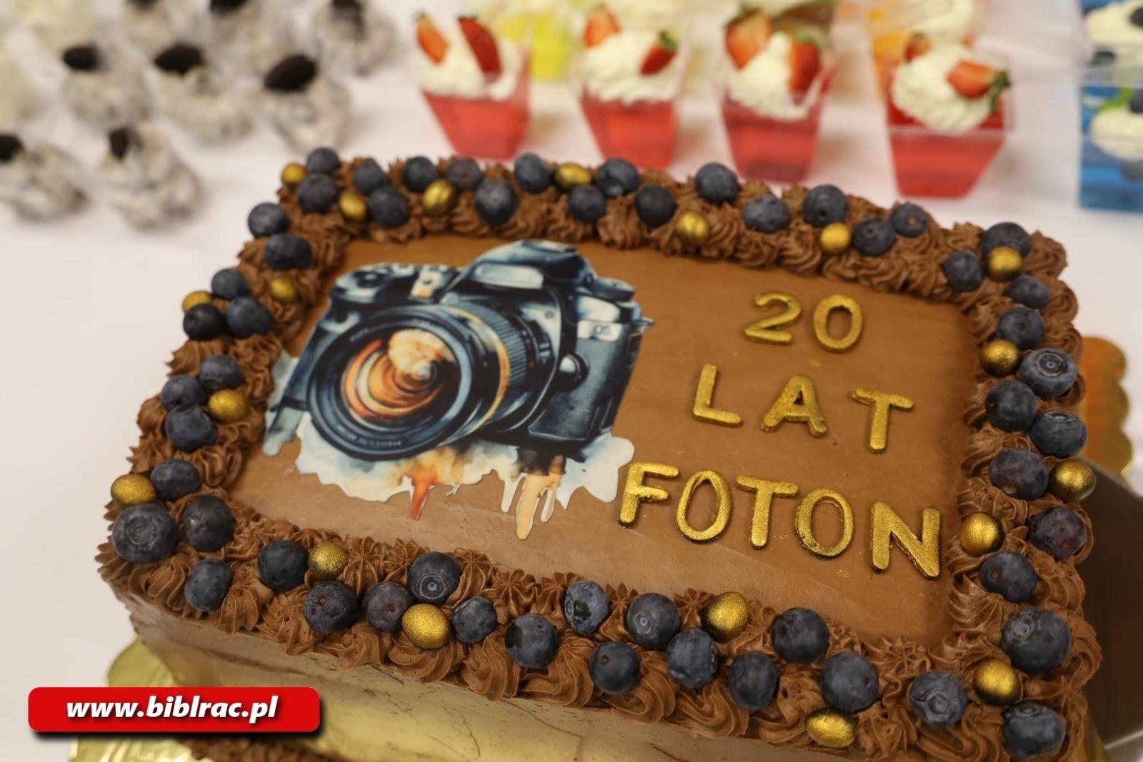 Zdjęcie w galerii na portalu naszwodzislaw.com: 20 lat FOTONU w bibliotece wiadomości z regionu