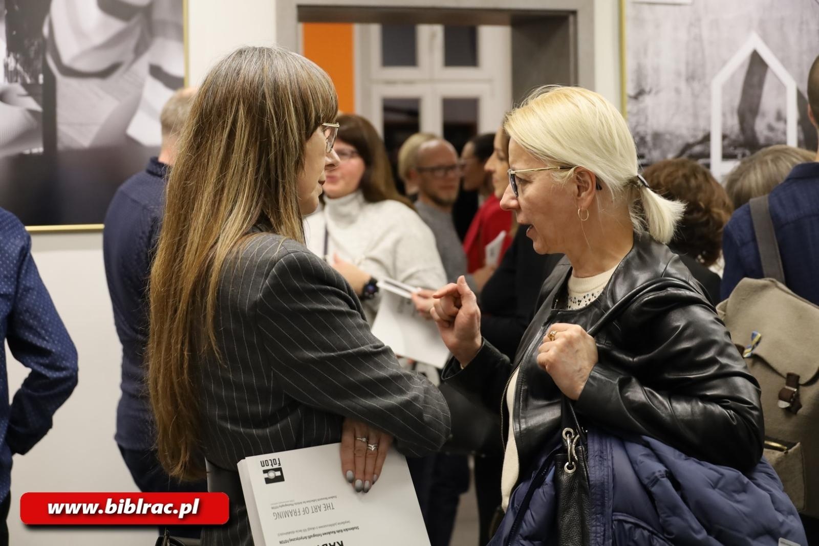 Zdjęcie w galerii na portalu naszwodzislaw.com: 20 lat FOTONU w bibliotece wiadomości z regionu