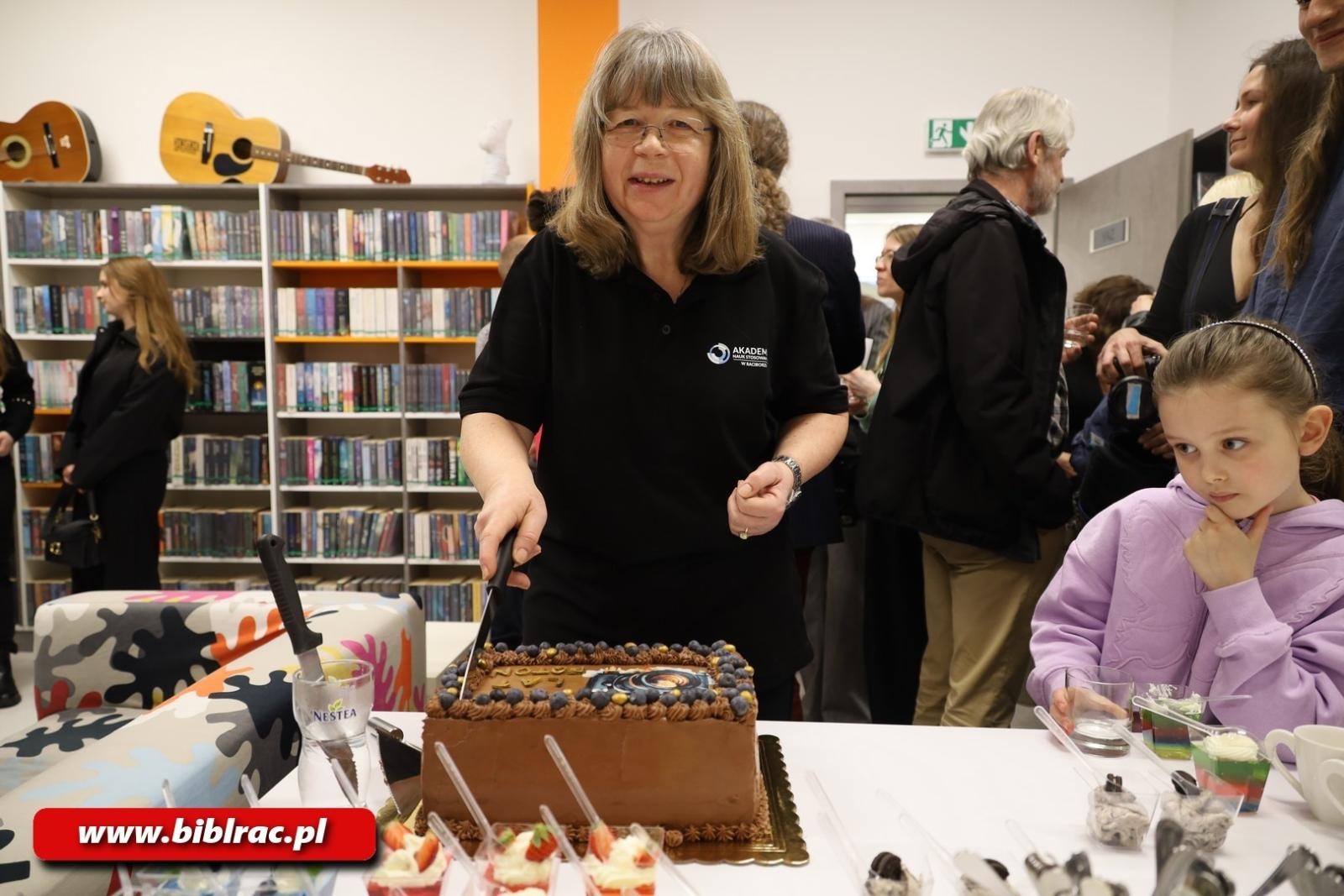 Zdjęcie w galerii na portalu naszwodzislaw.com: 20 lat FOTONU w bibliotece wiadomości z regionu