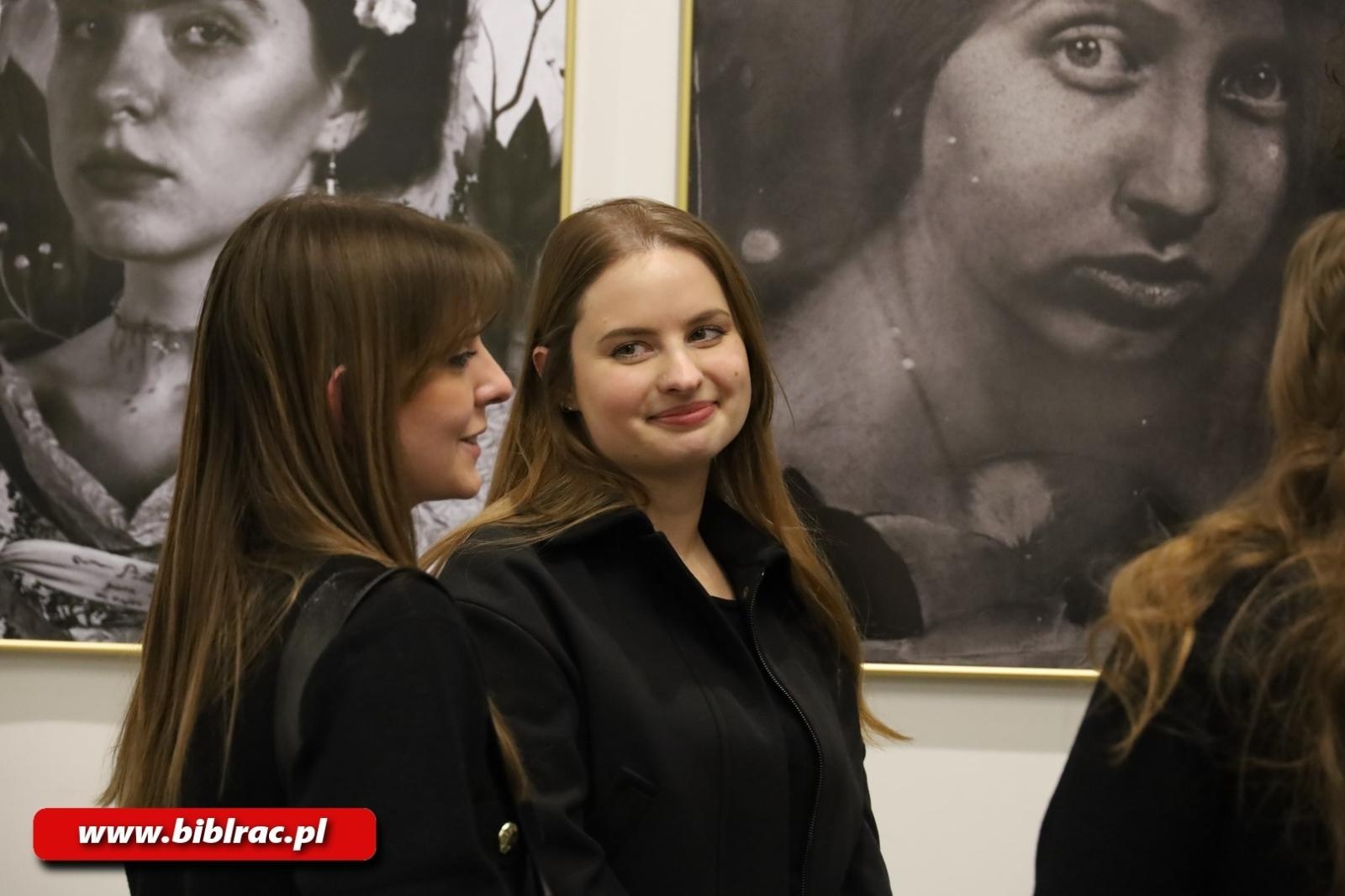 Zdjęcie w galerii na portalu naszwodzislaw.com: 20 lat FOTONU w bibliotece wiadomości z regionu