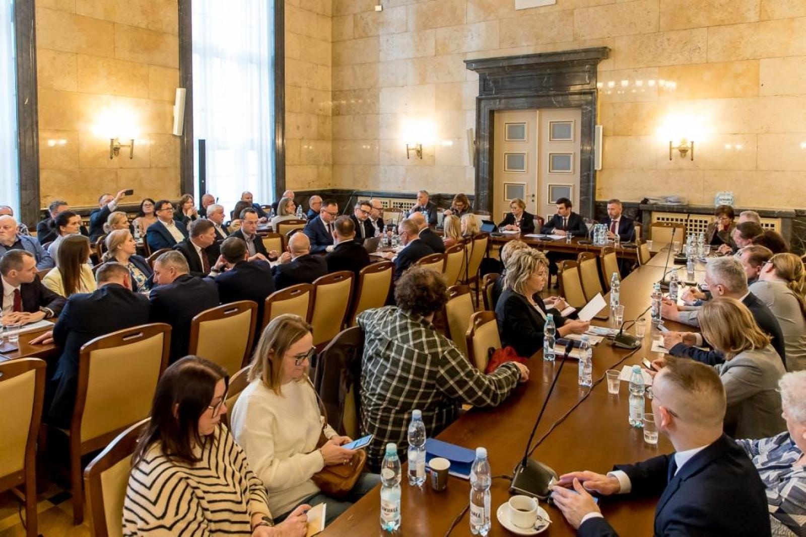 Zdjęcie w galerii na portalu naszwodzislaw.com: Szybkie koleje i CPK. Rybnik i Wodzisław Śląski mają skorzystać na planach rządu wiadomości z regionu