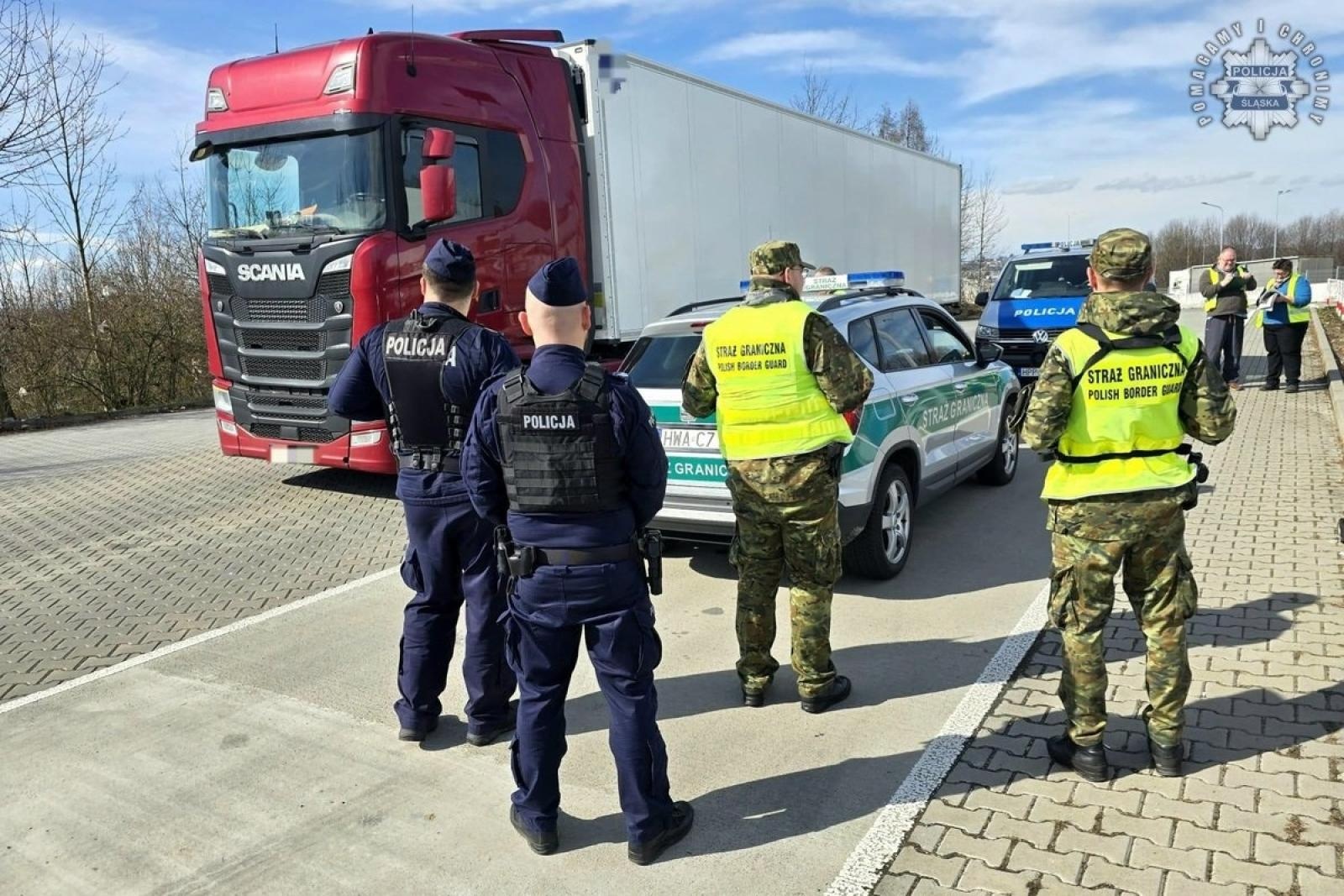 Zdjęcie w galerii na portalu naszwodzislaw.com: Śląska Policja kontroluje pojazdy w związku z epidemią pryszczycy wiadomości z regionu