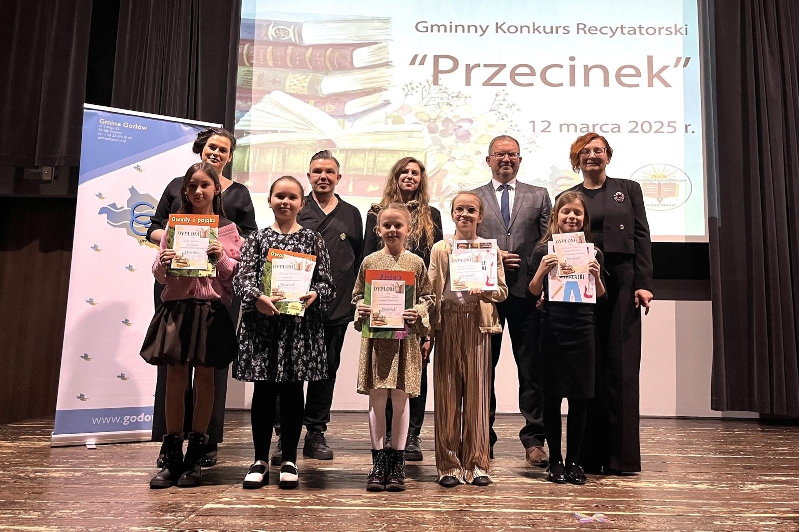 Zdjęcie w galerii na portalu naszwodzislaw.com: Przecinek i wszystko jasne. Poznajcie najlepszych młodych recytatorów Gminy Godów wiadomości z regionu