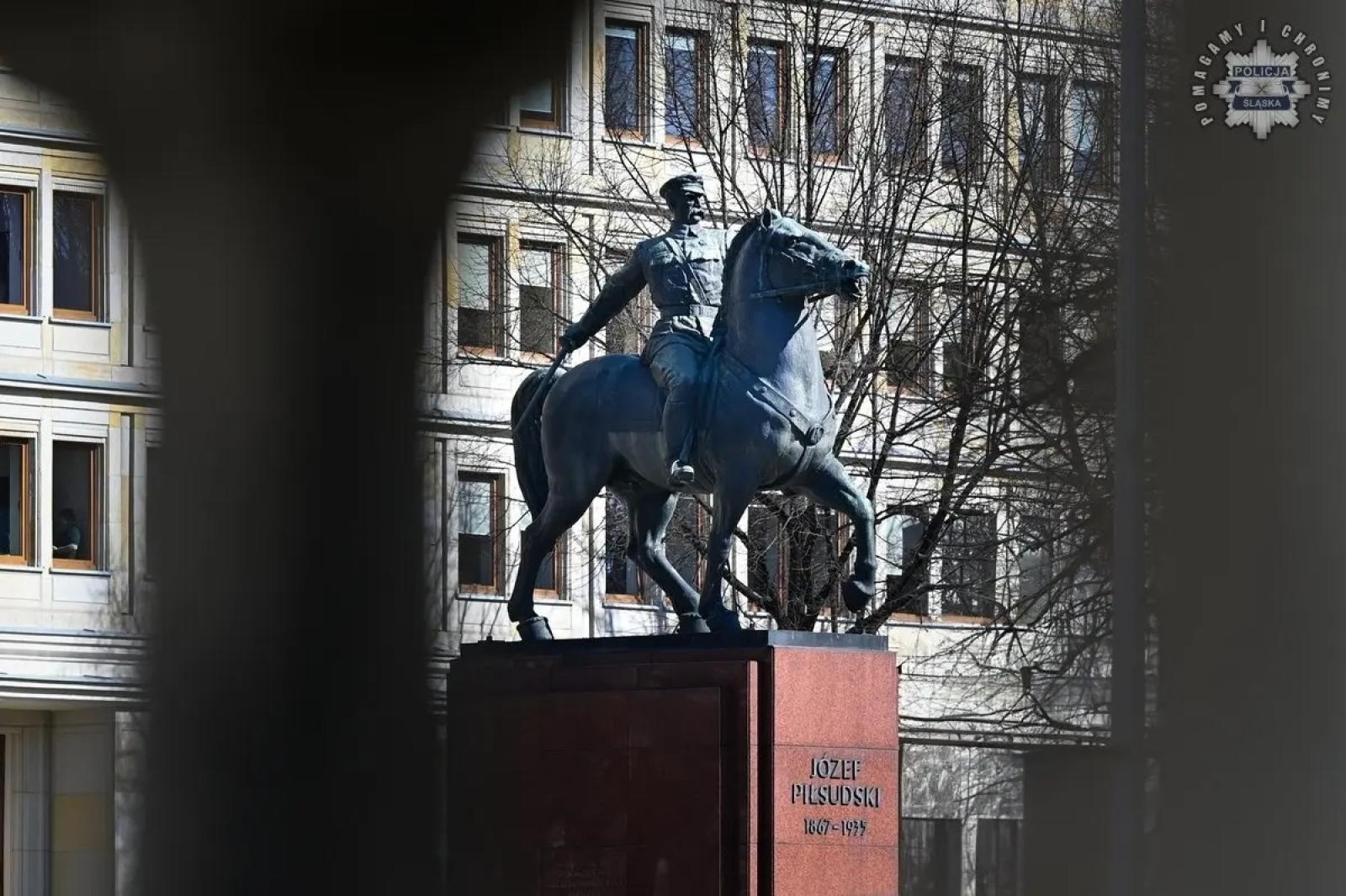 Zdjęcie w galerii na portalu naszwodzislaw.com: Nowi policjanci złożyli rotę ślubowania  wiadomości z regionu