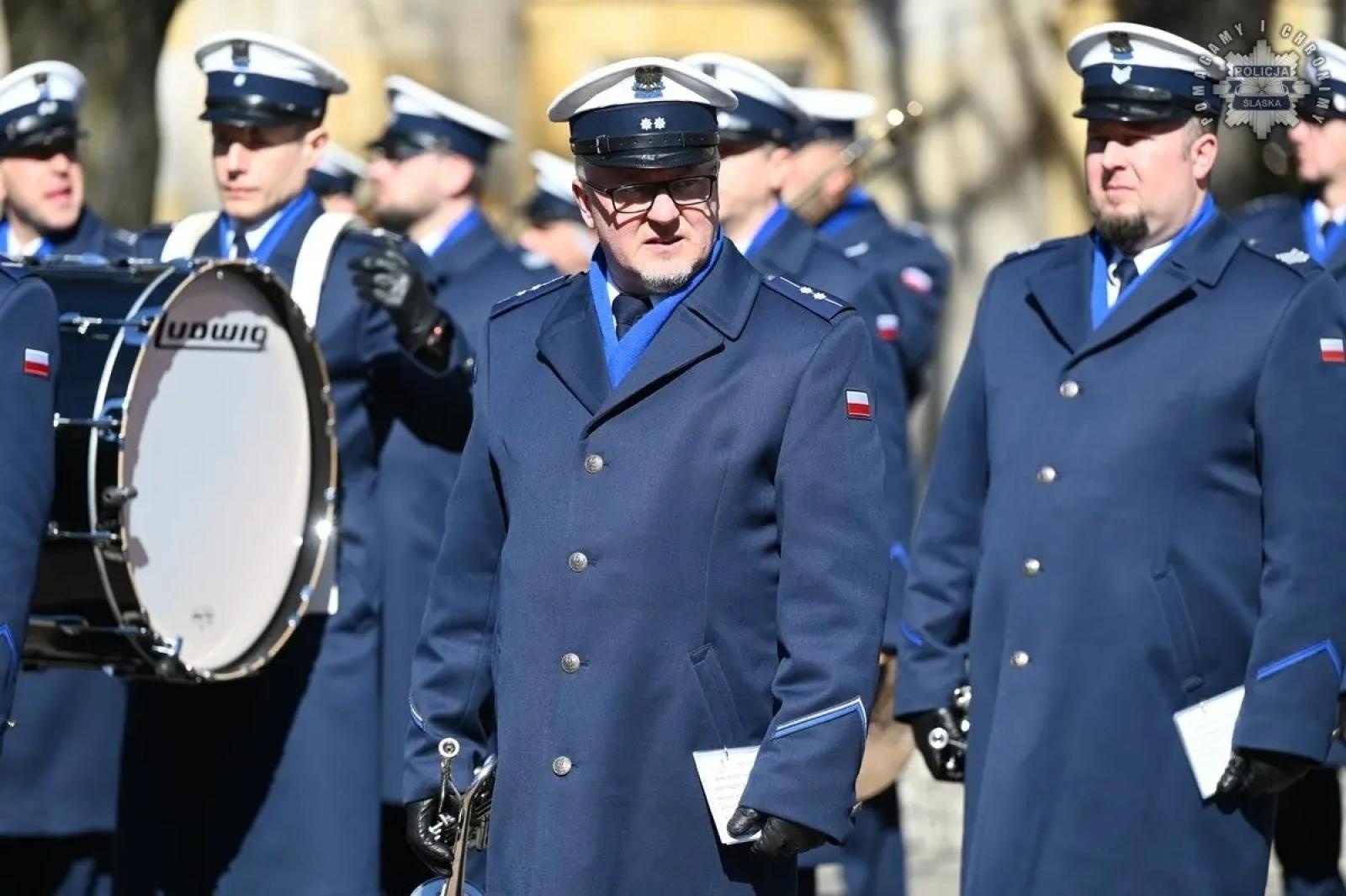 Zdjęcie w galerii na portalu naszwodzislaw.com: Nowi policjanci złożyli rotę ślubowania  wiadomości z regionu