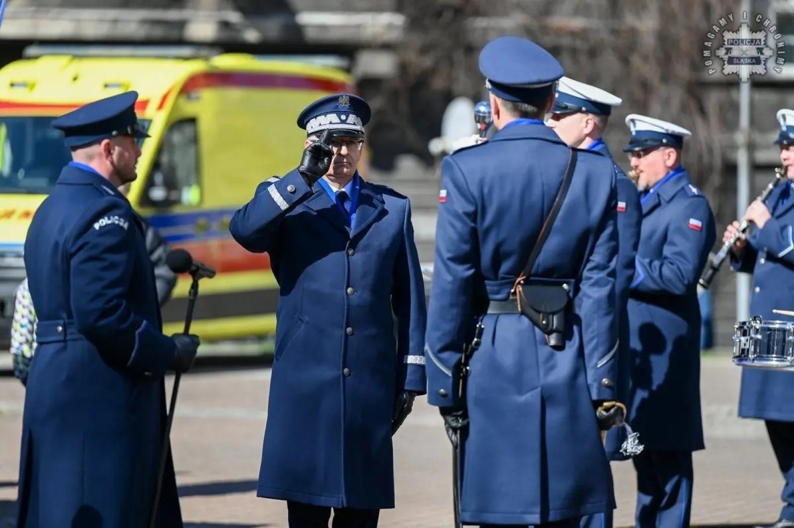 Zdjęcie w galerii na portalu naszwodzislaw.com: Nowi policjanci złożyli rotę ślubowania  wiadomości z regionu