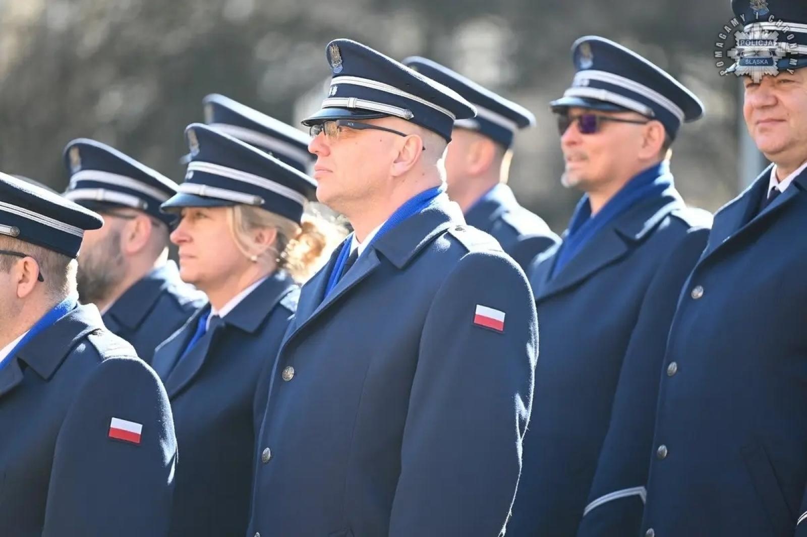 Zdjęcie w galerii na portalu naszwodzislaw.com: Nowi policjanci złożyli rotę ślubowania  wiadomości z regionu