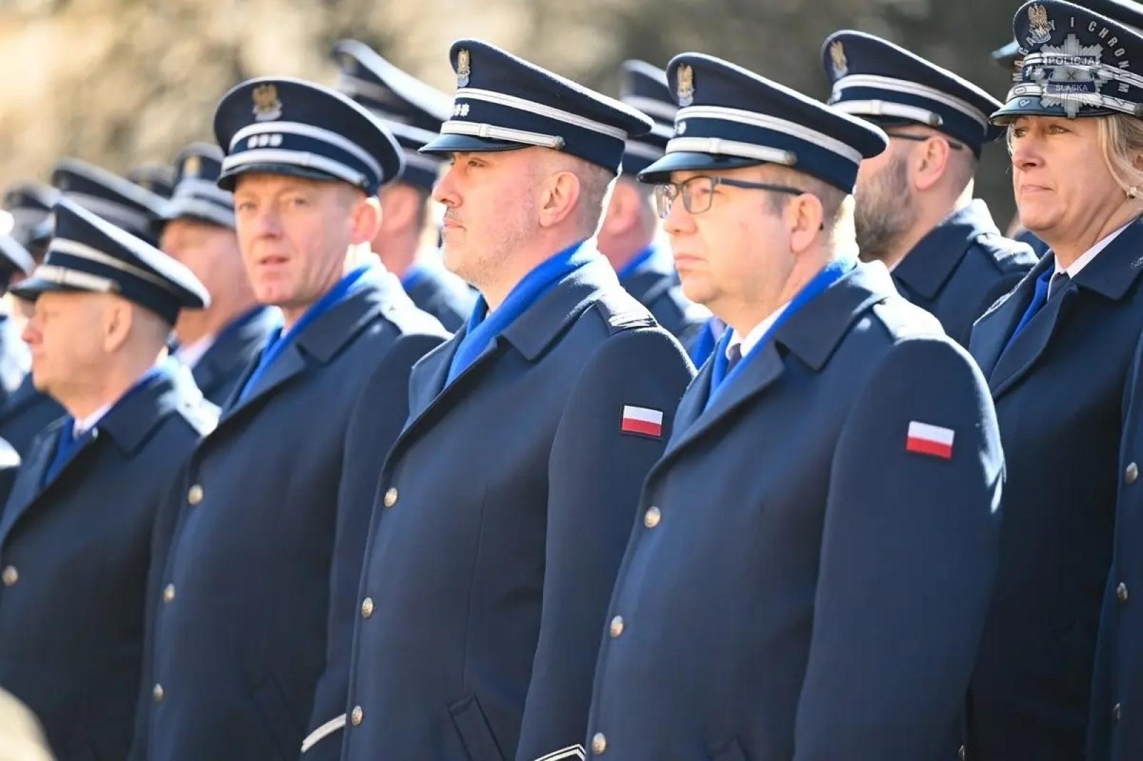 Zdjęcie w galerii na portalu naszwodzislaw.com: Nowi policjanci złożyli rotę ślubowania  wiadomości z regionu