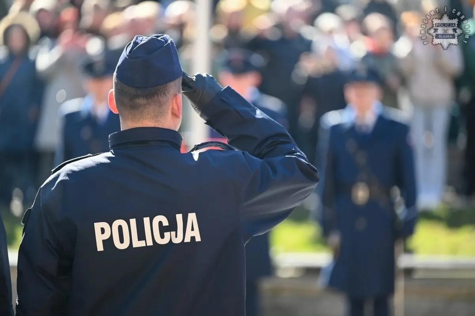 Zdjęcie w galerii na portalu naszwodzislaw.com: Nowi policjanci złożyli rotę ślubowania  wiadomości z regionu