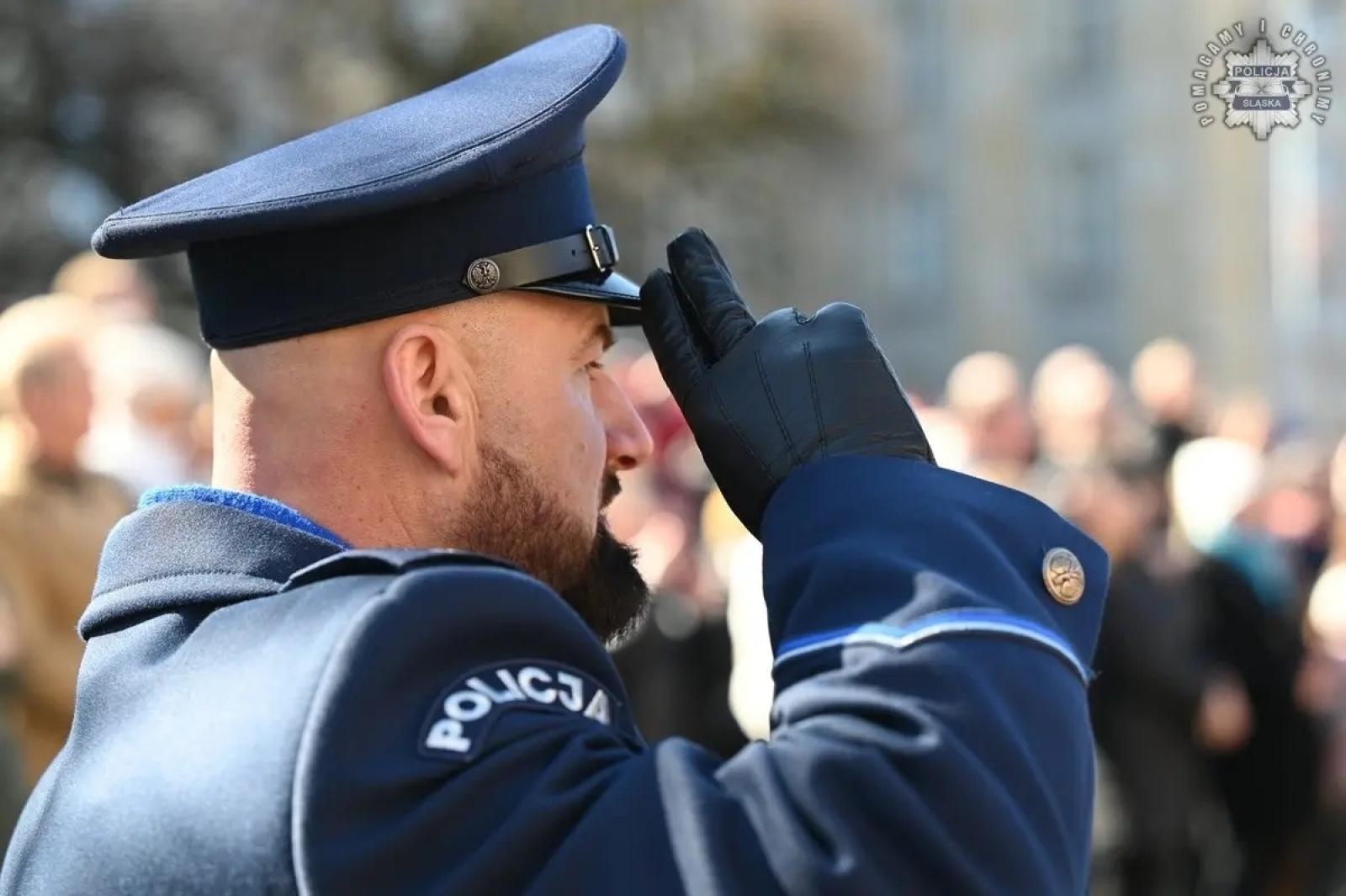 Zdjęcie w galerii na portalu naszwodzislaw.com: Nowi policjanci złożyli rotę ślubowania  wiadomości z regionu
