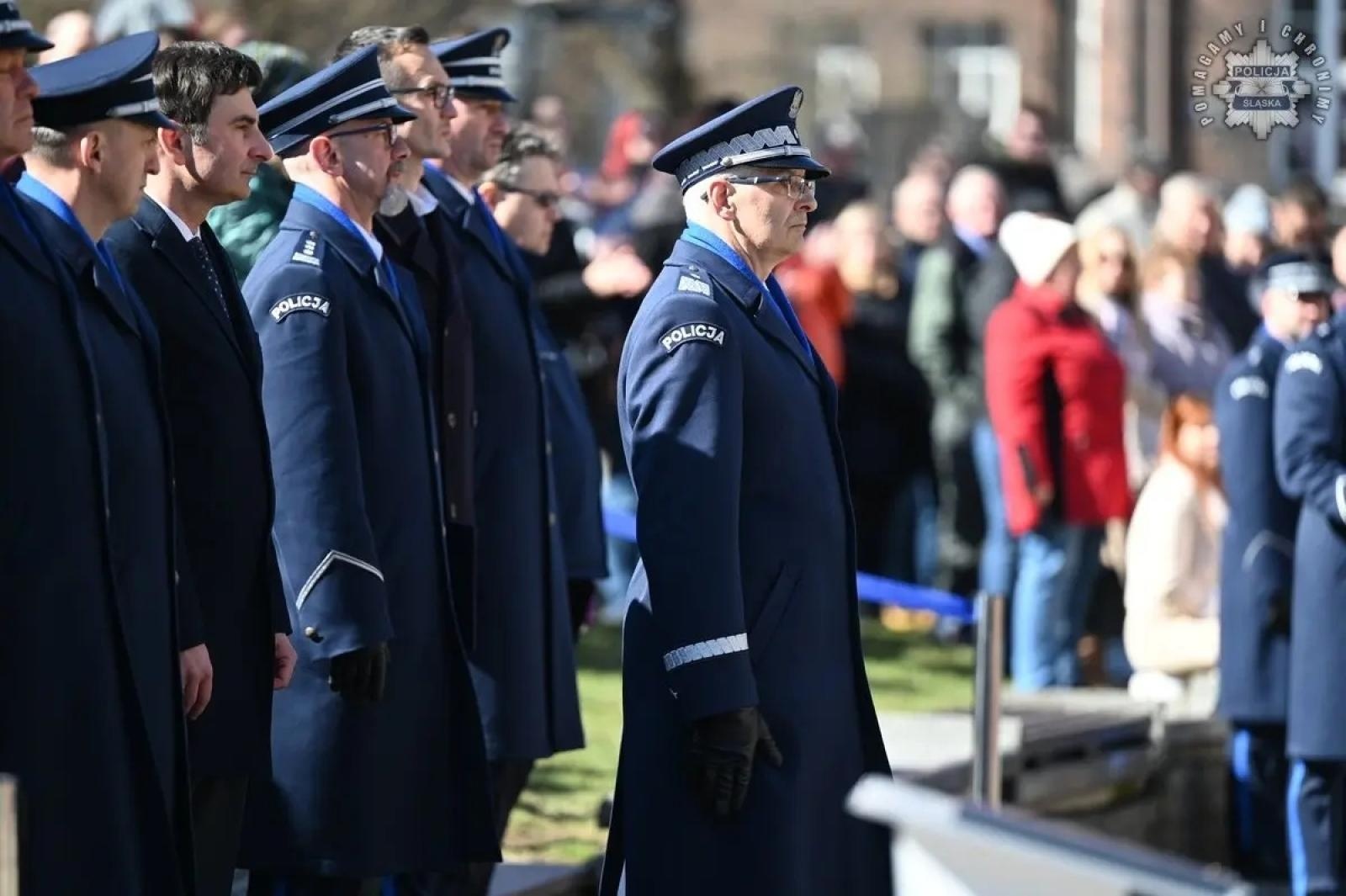Zdjęcie w galerii na portalu naszwodzislaw.com: Nowi policjanci złożyli rotę ślubowania  wiadomości z regionu