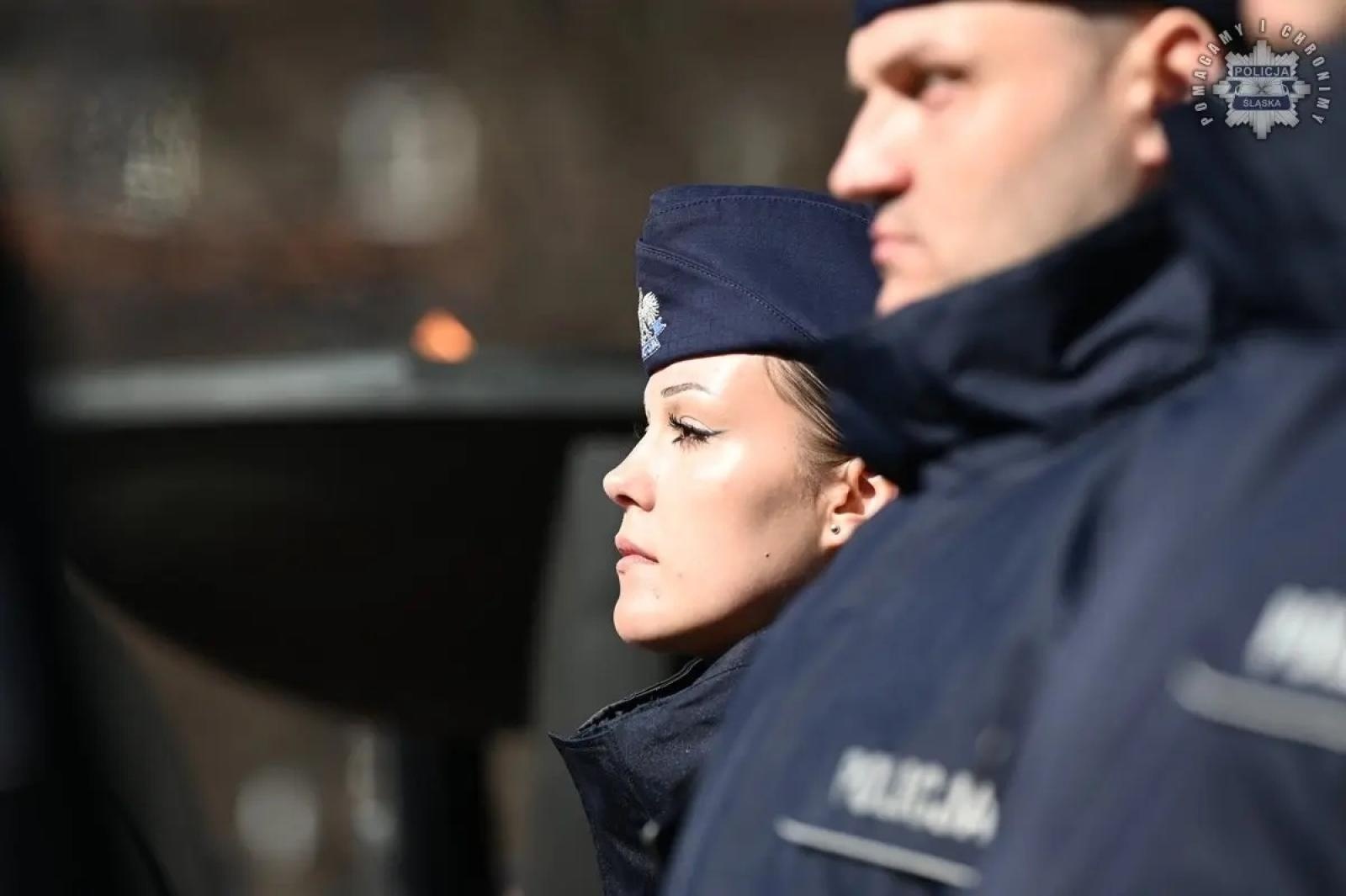 Zdjęcie w galerii na portalu naszwodzislaw.com: Nowi policjanci złożyli rotę ślubowania  wiadomości z regionu
