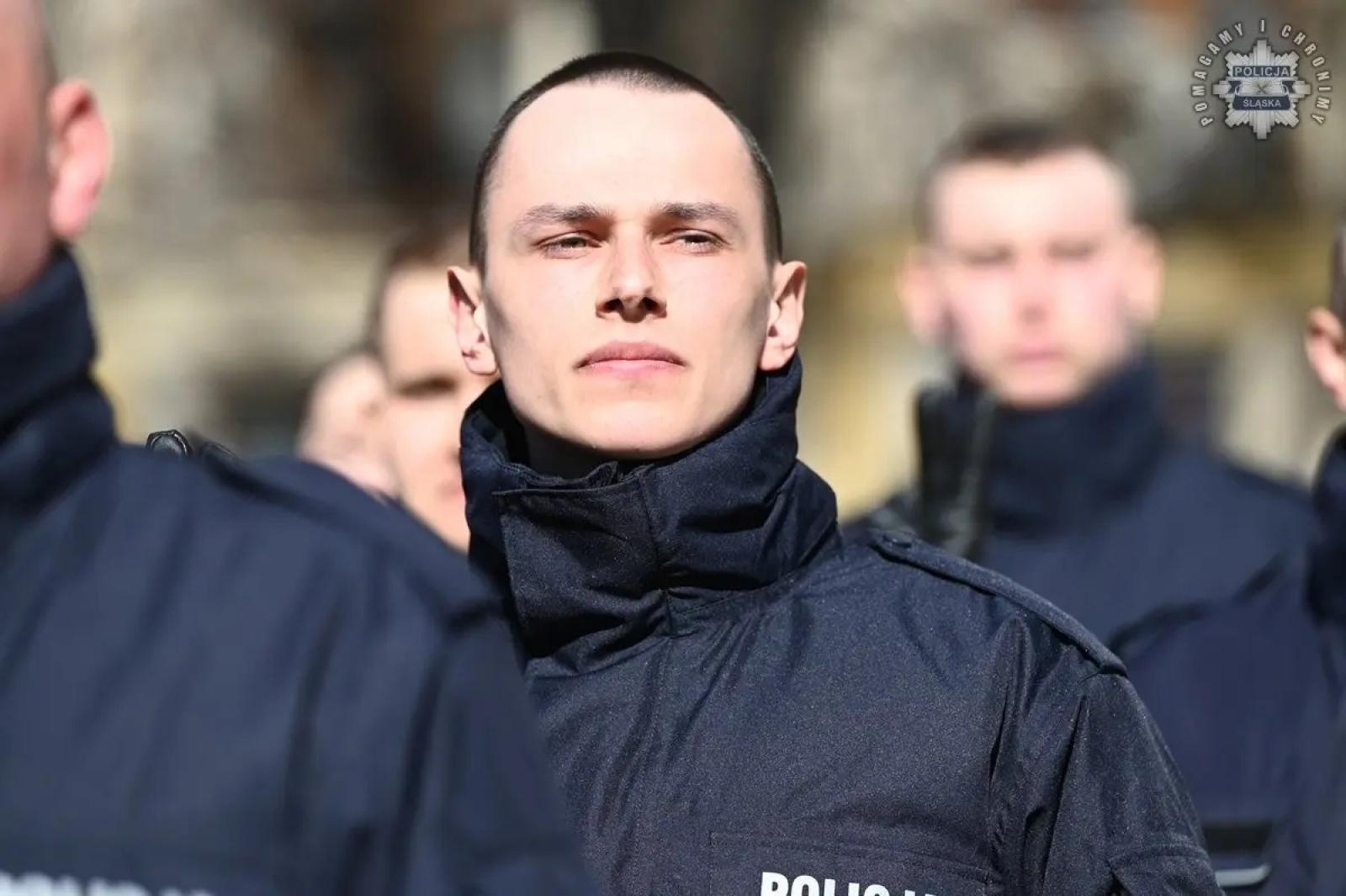Zdjęcie w galerii na portalu naszwodzislaw.com: Nowi policjanci złożyli rotę ślubowania  wiadomości z regionu