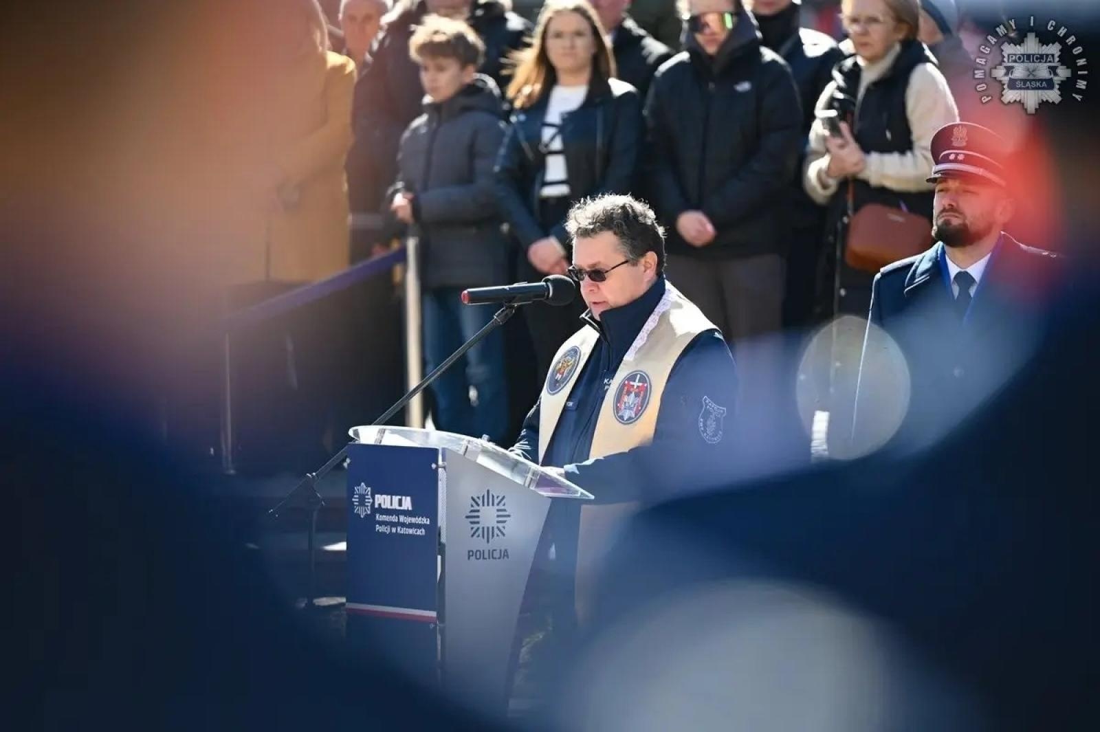 Zdjęcie w galerii na portalu naszwodzislaw.com: Nowi policjanci złożyli rotę ślubowania  wiadomości z regionu