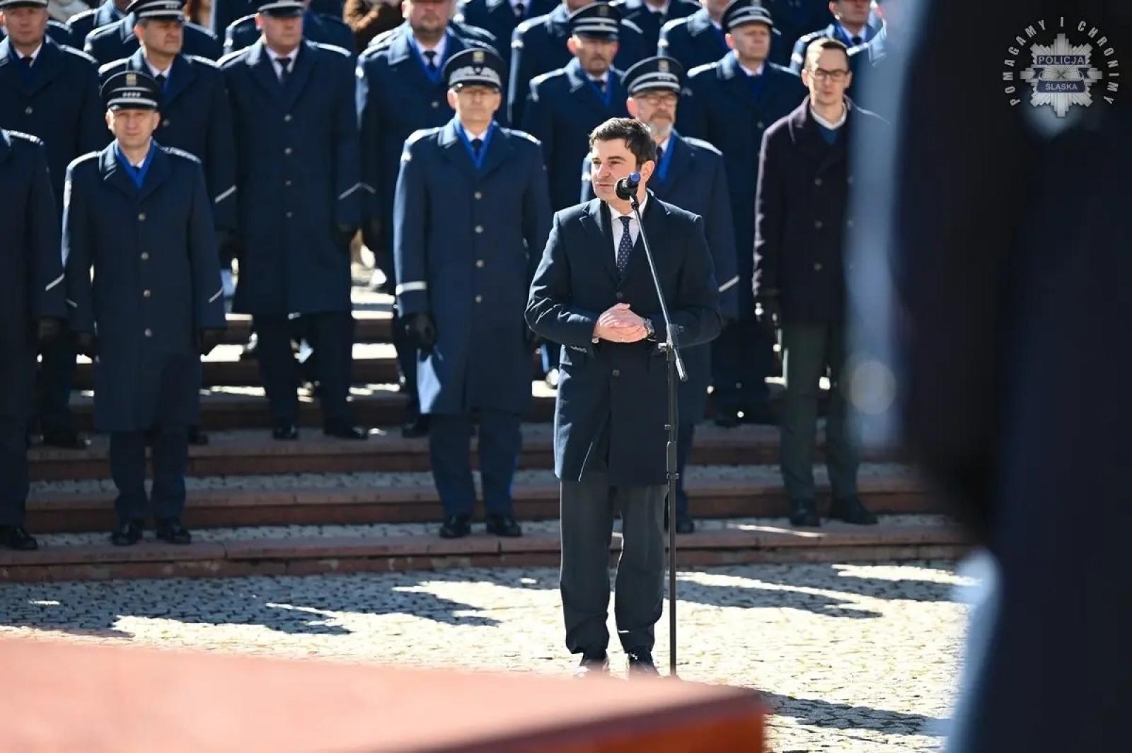 Zdjęcie w galerii na portalu naszwodzislaw.com: Nowi policjanci złożyli rotę ślubowania  wiadomości z regionu