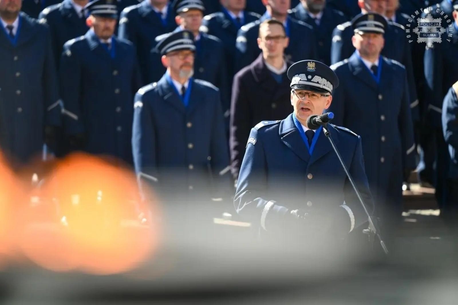 Zdjęcie w galerii na portalu naszwodzislaw.com: Nowi policjanci złożyli rotę ślubowania  wiadomości z regionu