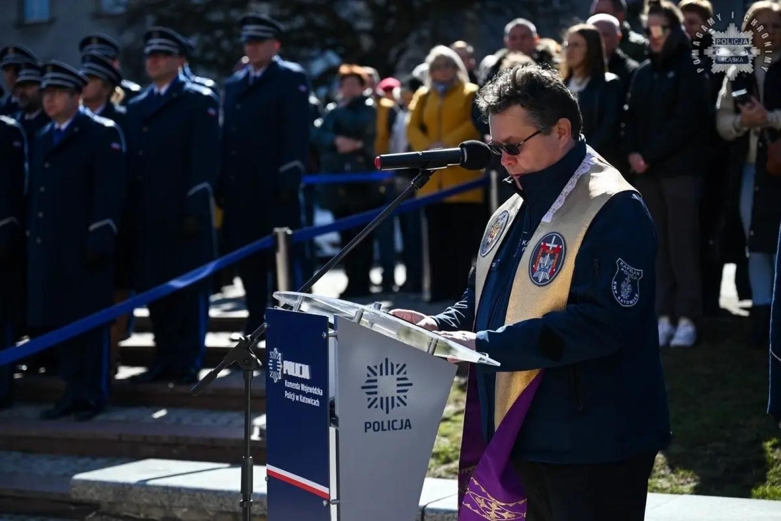 Zdjęcie w galerii na portalu naszwodzislaw.com: Nowi policjanci złożyli rotę ślubowania  wiadomości z regionu