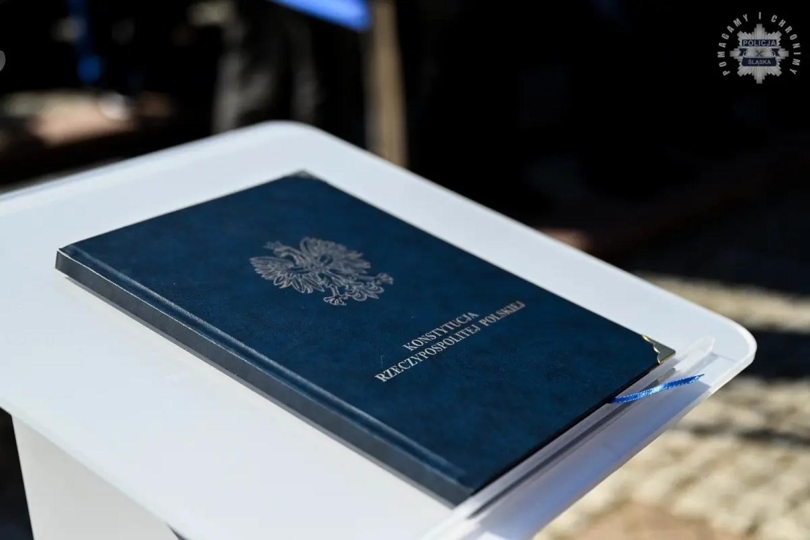 Zdjęcie w galerii na portalu naszwodzislaw.com: Nowi policjanci złożyli rotę ślubowania  wiadomości z regionu