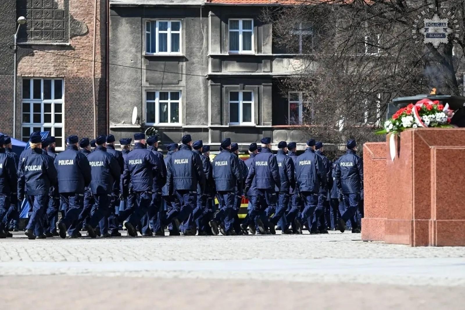 Zdjęcie w galerii na portalu naszwodzislaw.com: Nowi policjanci złożyli rotę ślubowania  wiadomości z regionu
