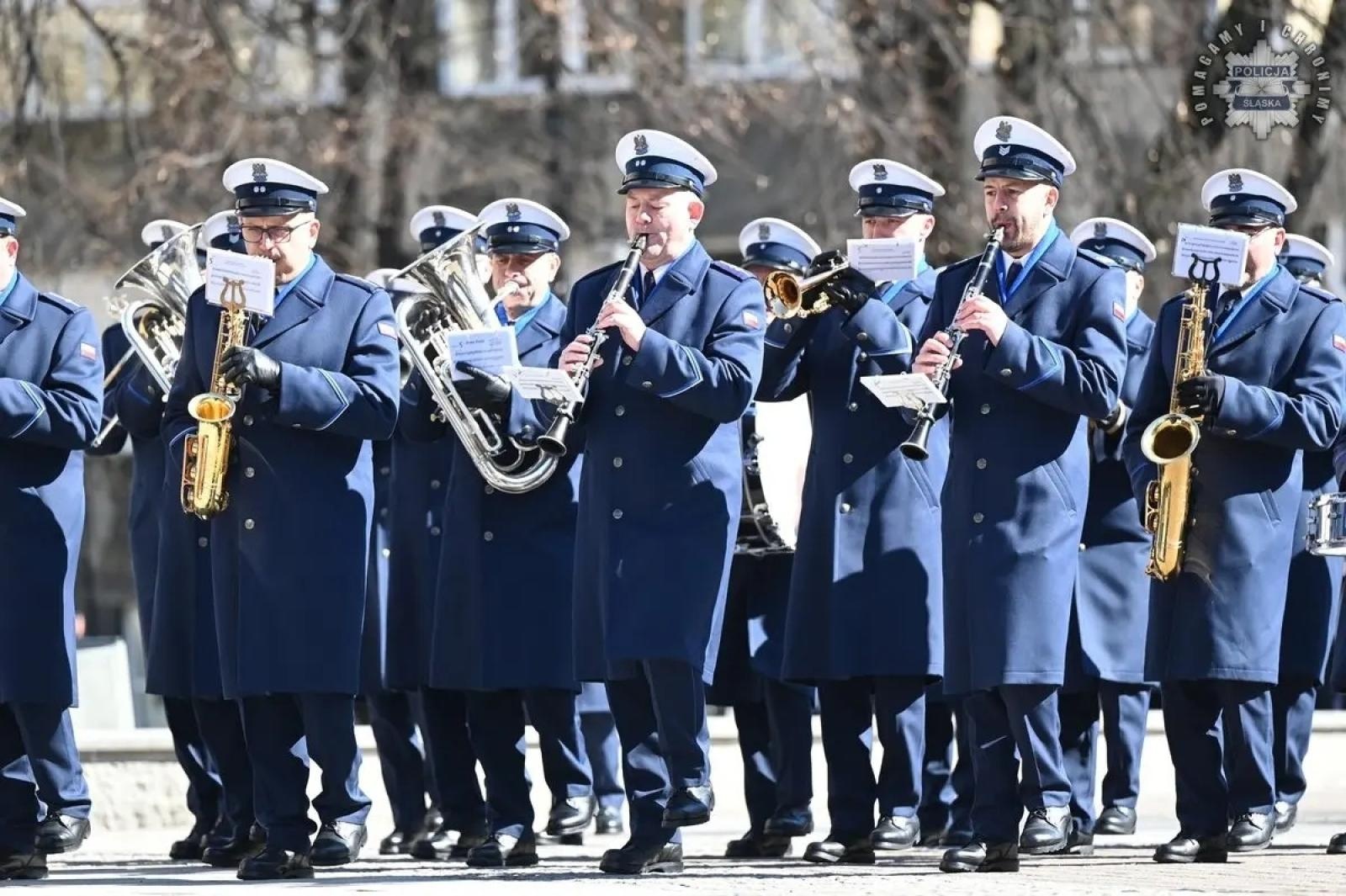 Zdjęcie w galerii na portalu naszwodzislaw.com: Nowi policjanci złożyli rotę ślubowania  wiadomości z regionu