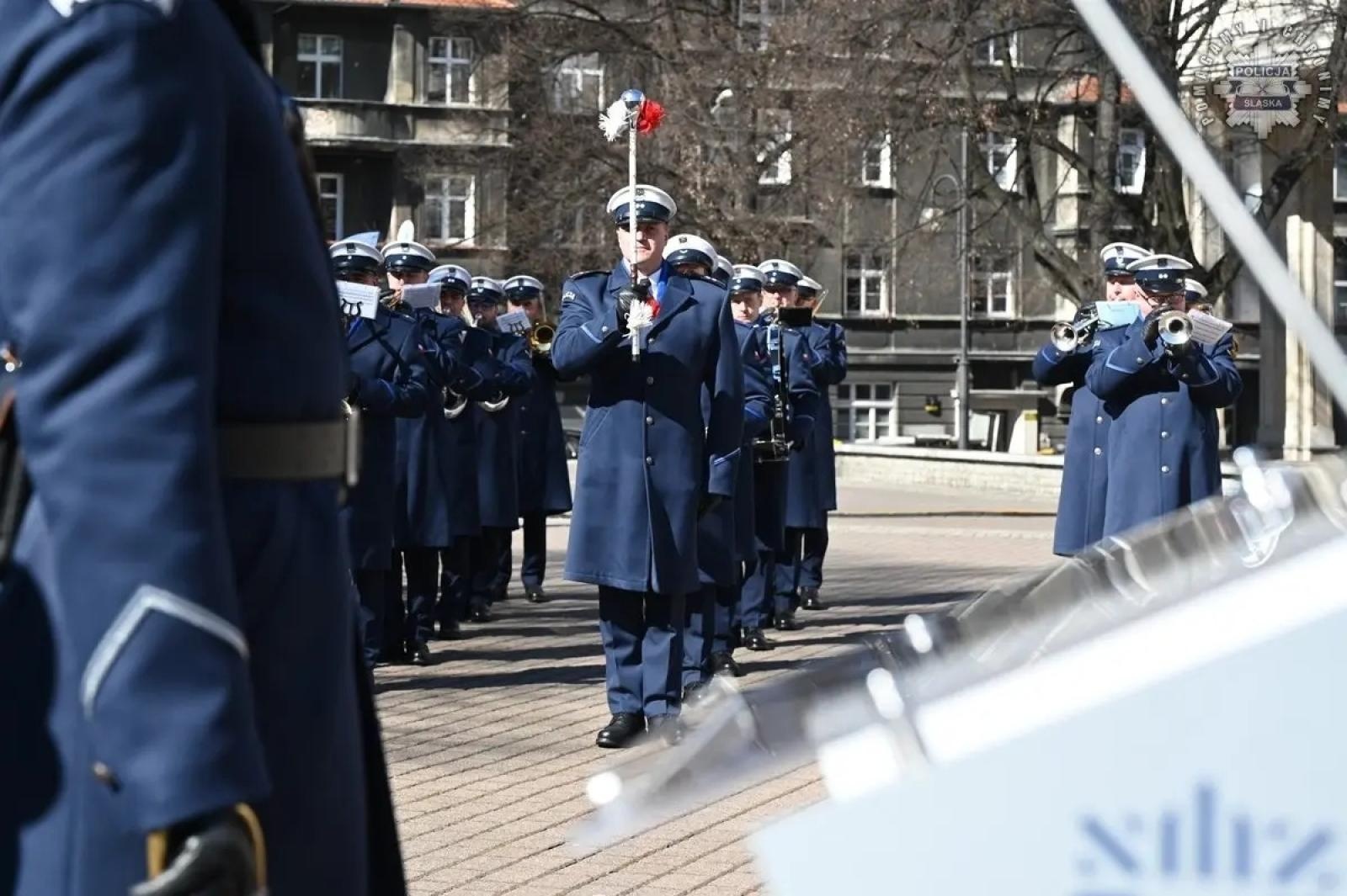 Zdjęcie w galerii na portalu naszwodzislaw.com: Nowi policjanci złożyli rotę ślubowania  wiadomości z regionu