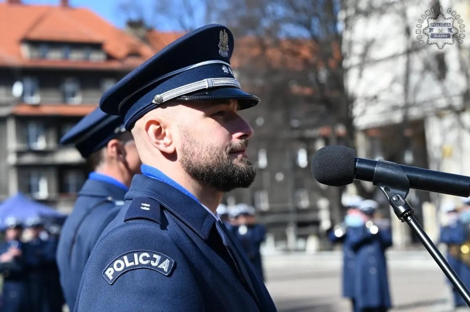 Zdjęcie w galerii na portalu naszwodzislaw.com: Nowi policjanci złożyli rotę ślubowania  wiadomości z regionu