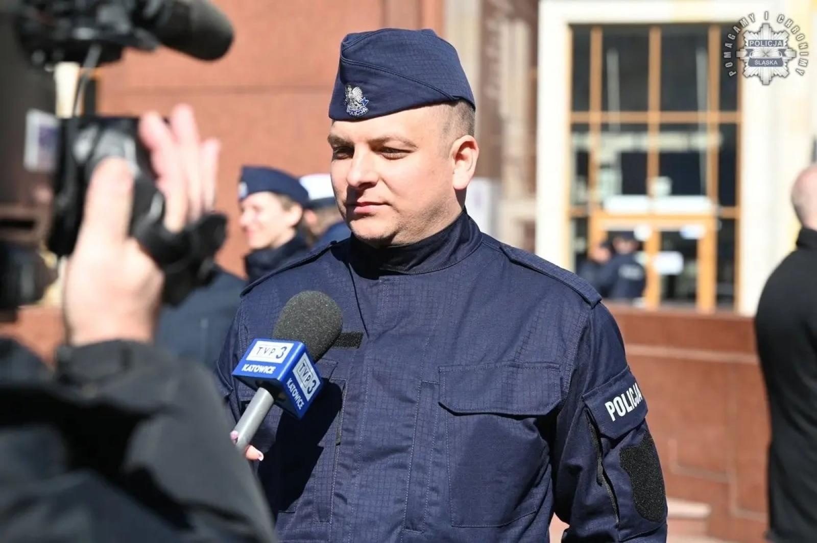 Zdjęcie w galerii na portalu naszwodzislaw.com: Nowi policjanci złożyli rotę ślubowania  wiadomości z regionu
