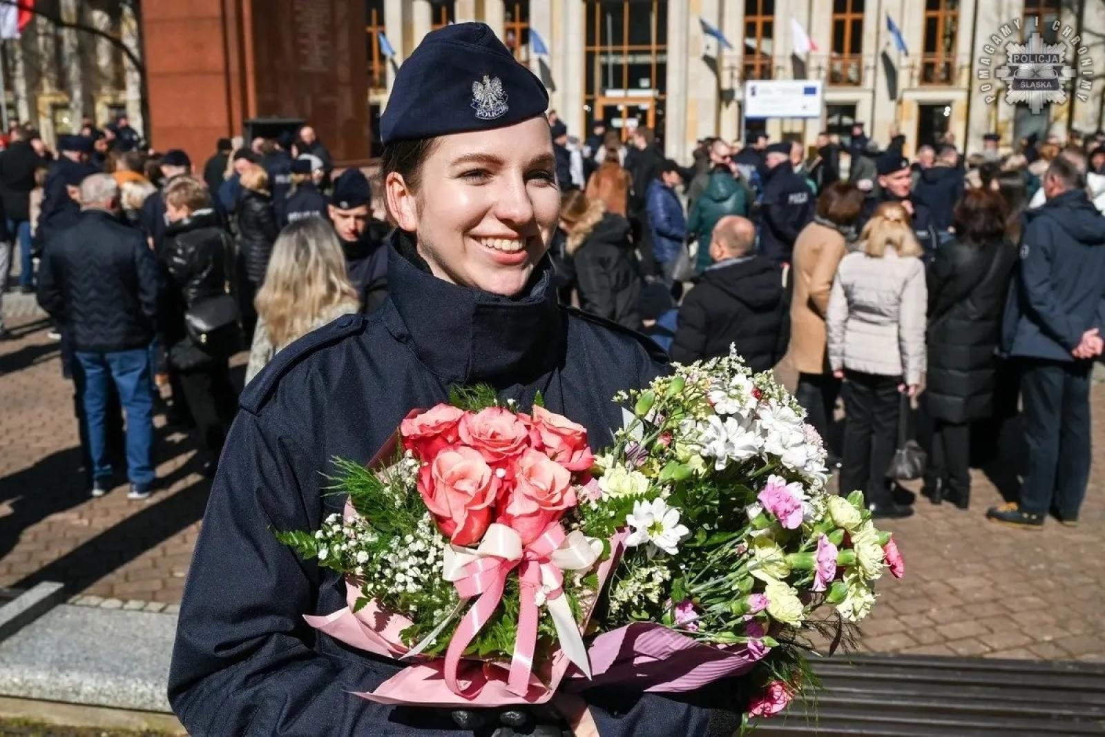 Zdjęcie w galerii na portalu naszwodzislaw.com: Nowi policjanci złożyli rotę ślubowania  wiadomości z regionu