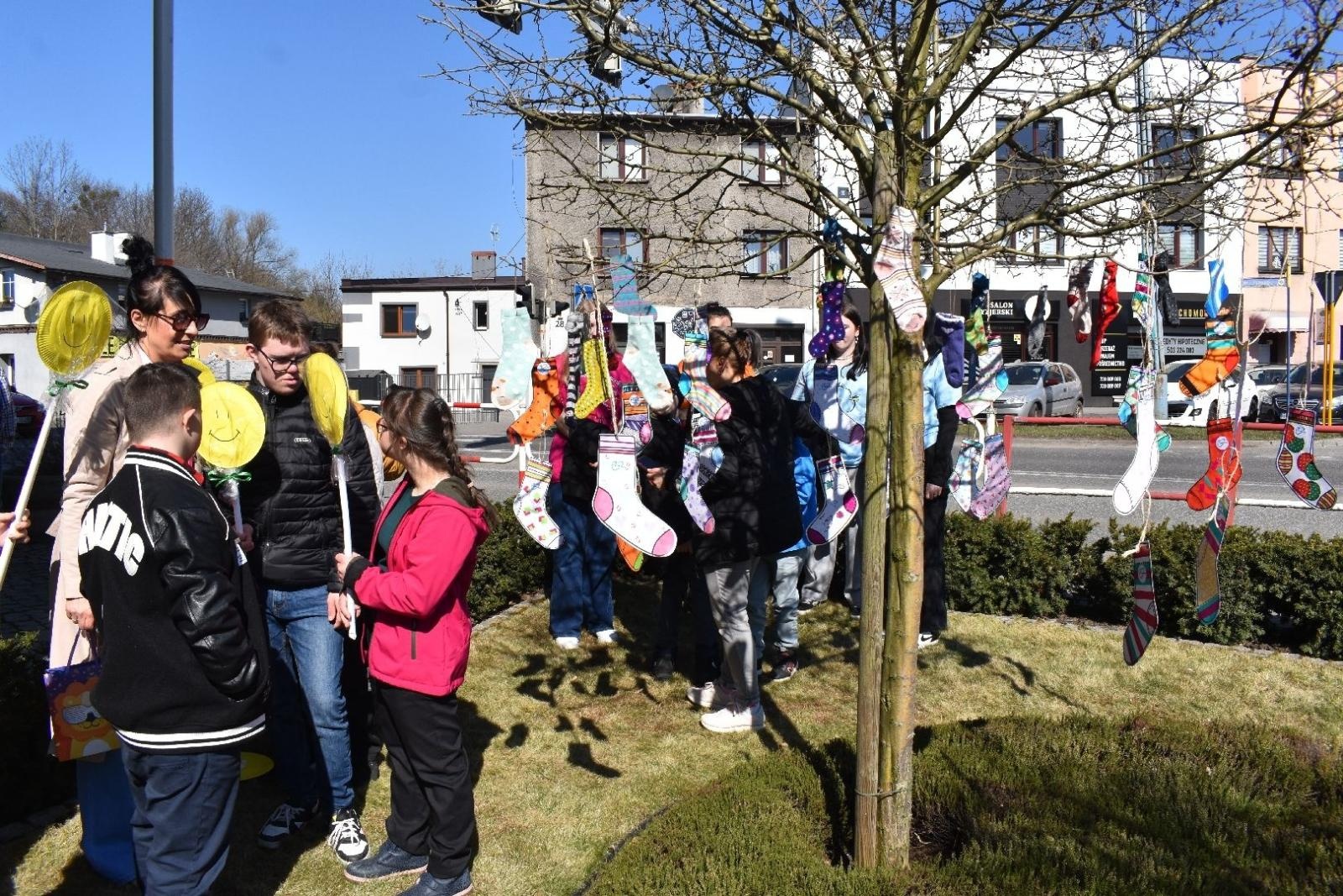 Zdjęcie w galerii na portalu naszwodzislaw.com: Dzień Zespołu Downa w starostwie [FOTO] wiadomości z regionu