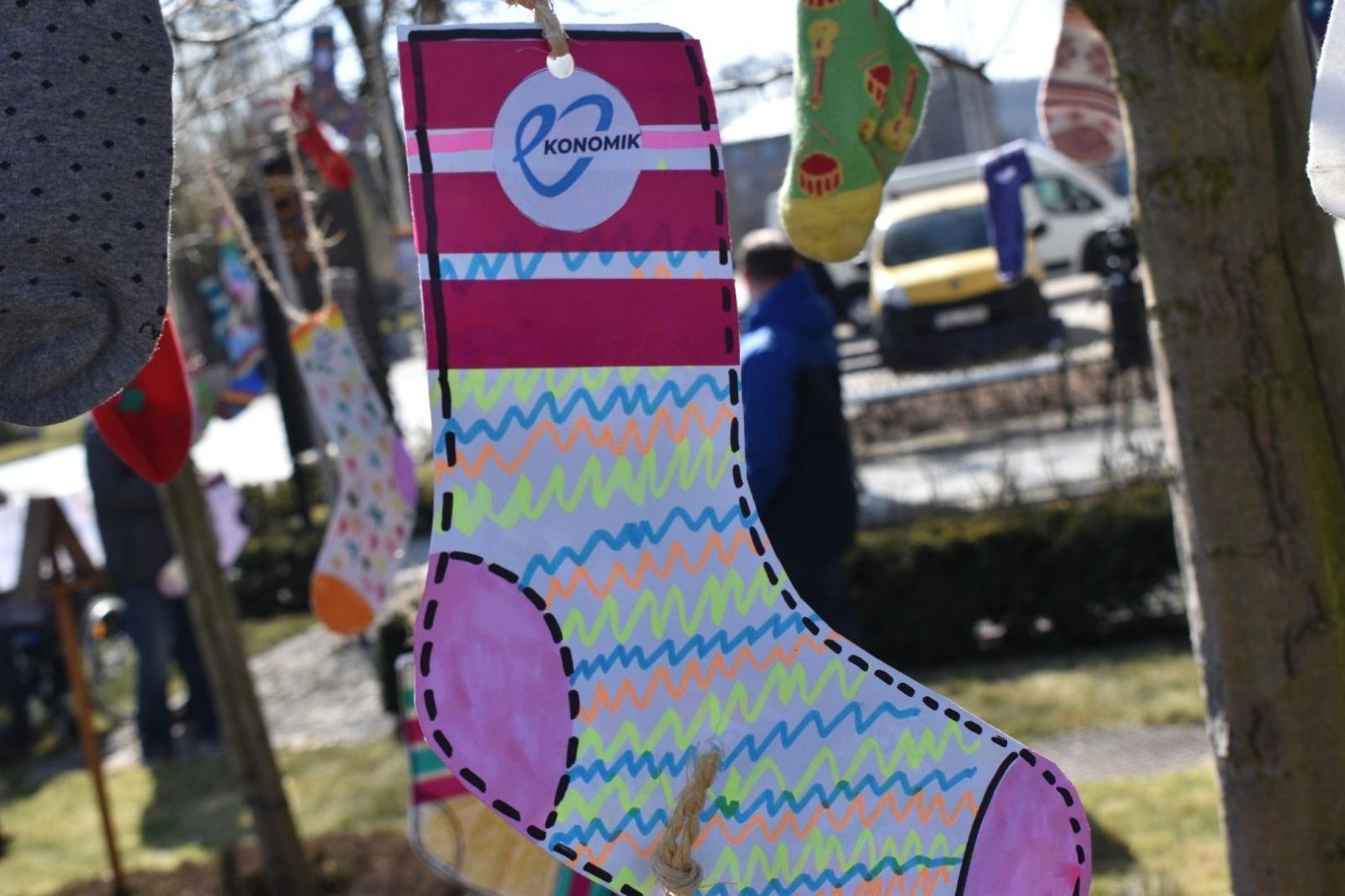 Zdjęcie w galerii na portalu naszwodzislaw.com: Dzień Zespołu Downa w starostwie [FOTO] wiadomości z regionu