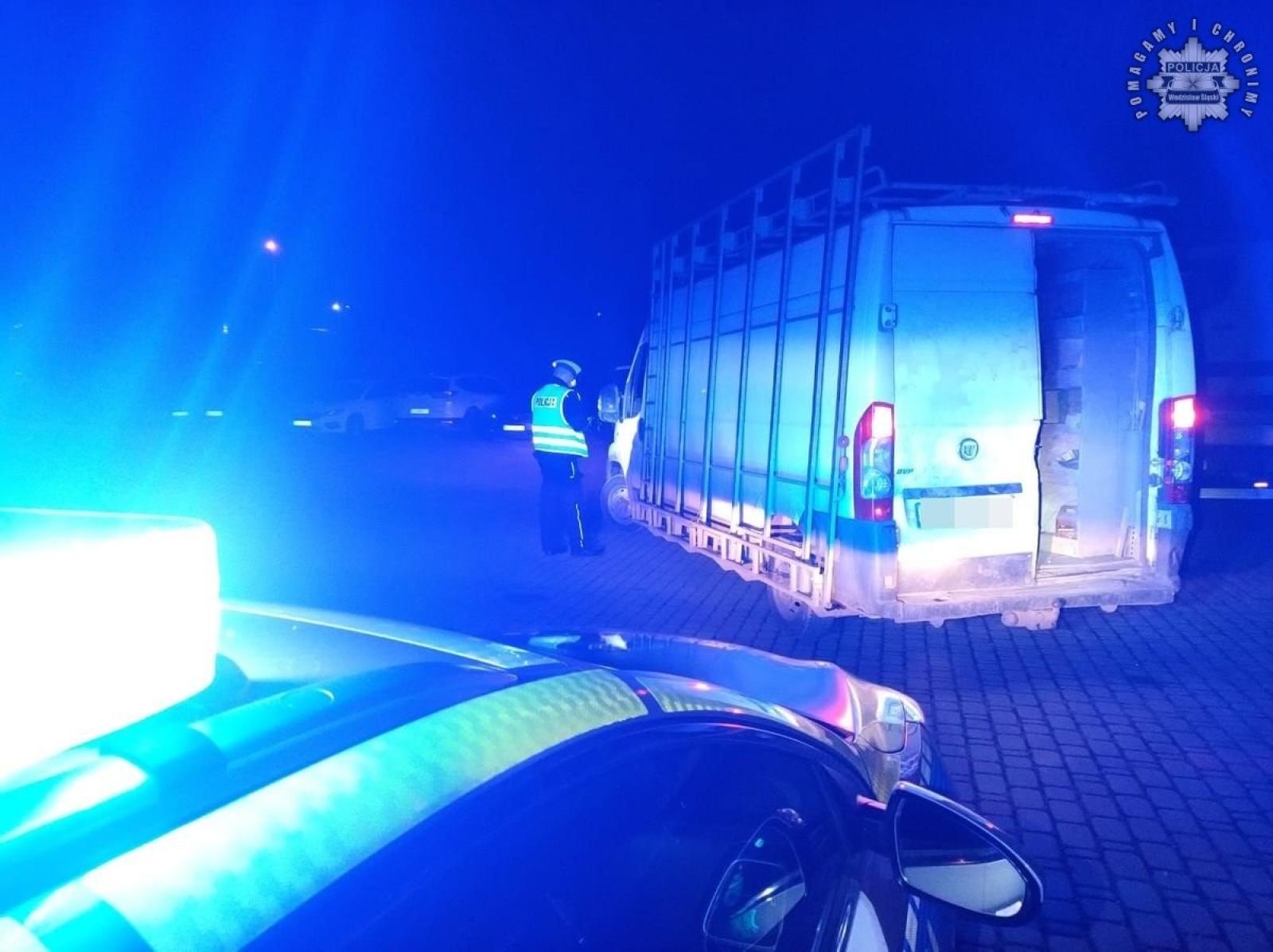 Zdjęcie w galerii na portalu naszwodzislaw.com: Zatrzymali do kontroli samochód bez... drzwi wiadomości z regionu